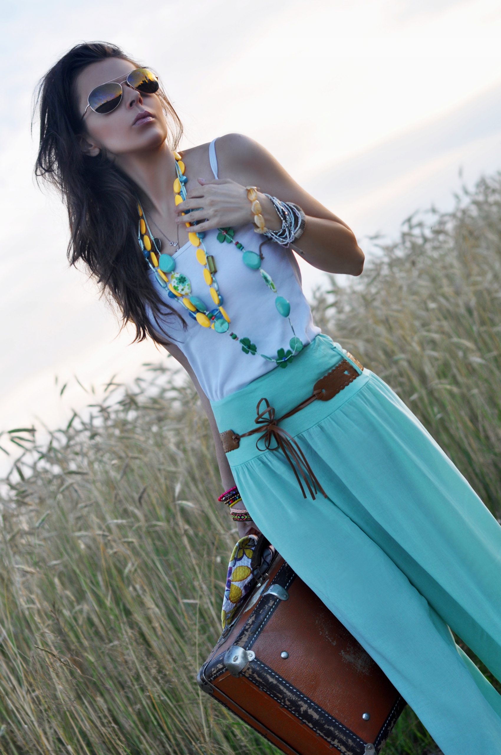 Spodnie szerokie ALLADYNY z paskiem Boho gumka w pasie CZARNE Długość nogawki długa