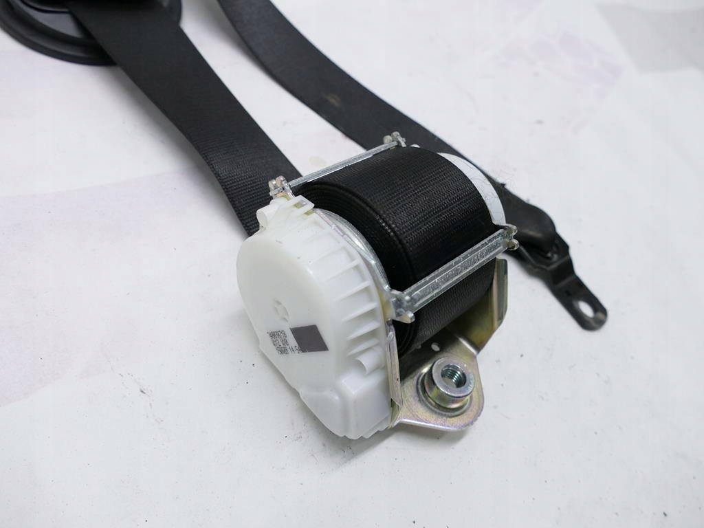 BMW X3 E83 ремень безопасности