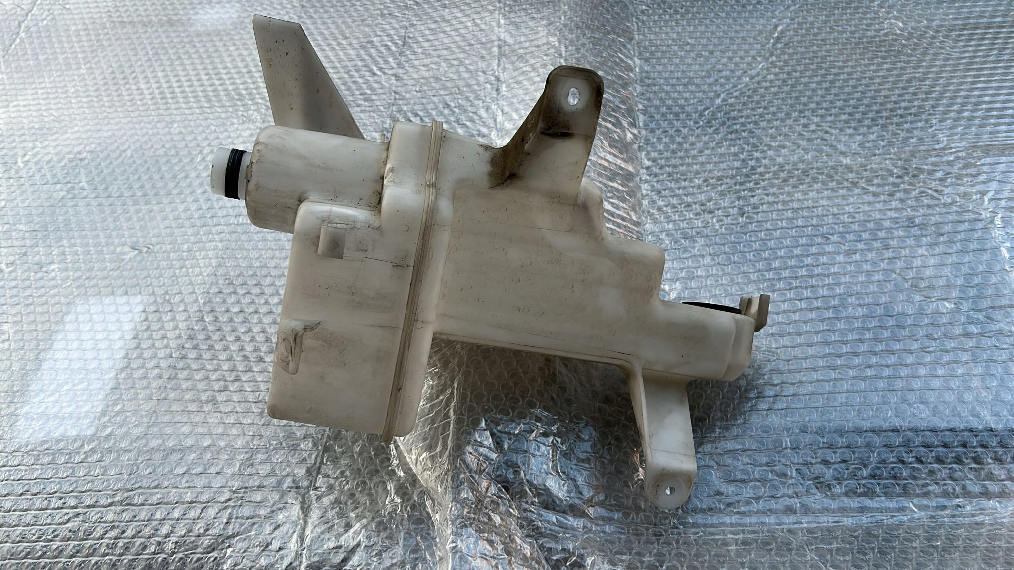washer fluid tank TOYOTA RAV4 IV 12-18