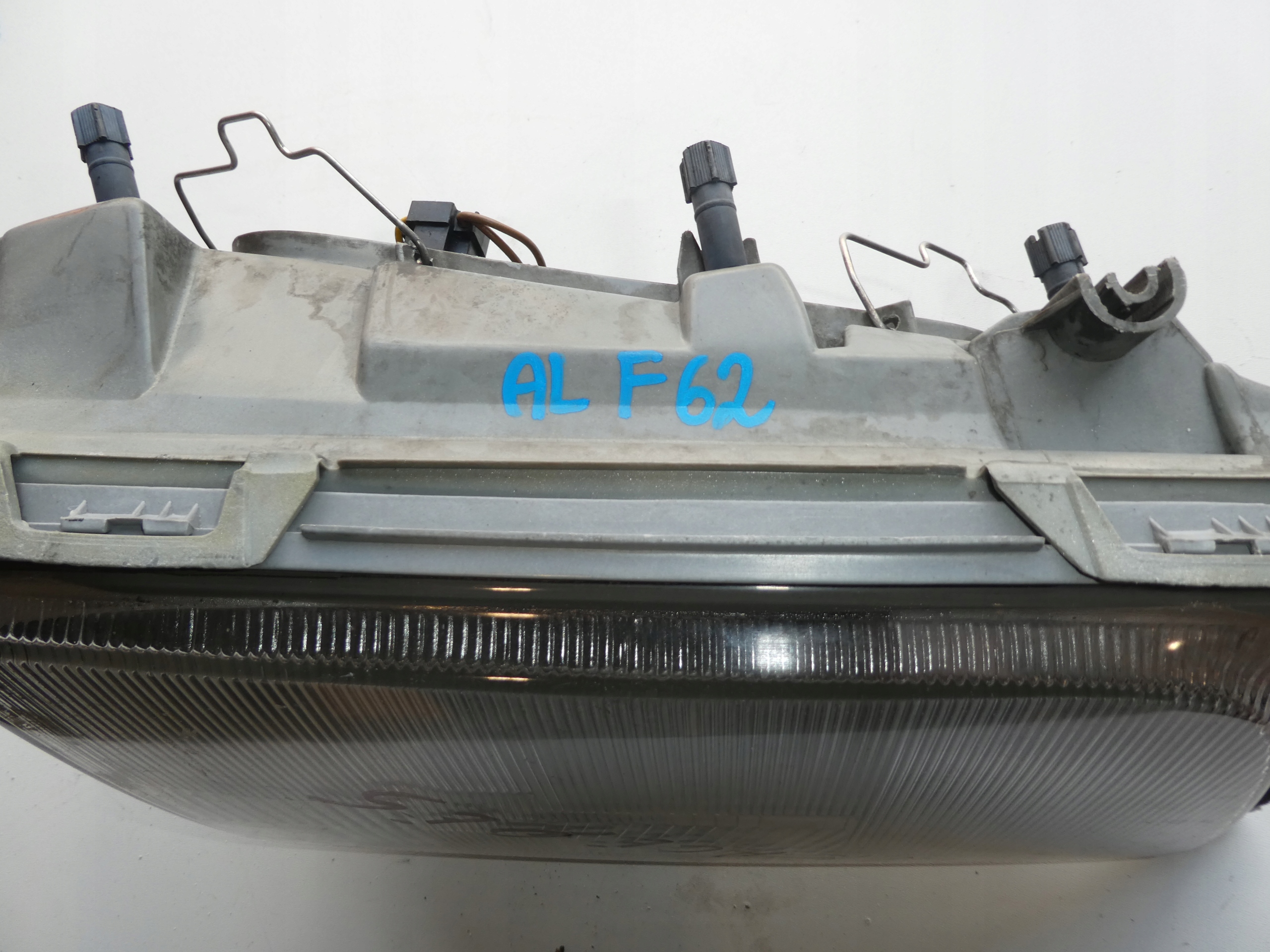 MERCEDES 124 light right front