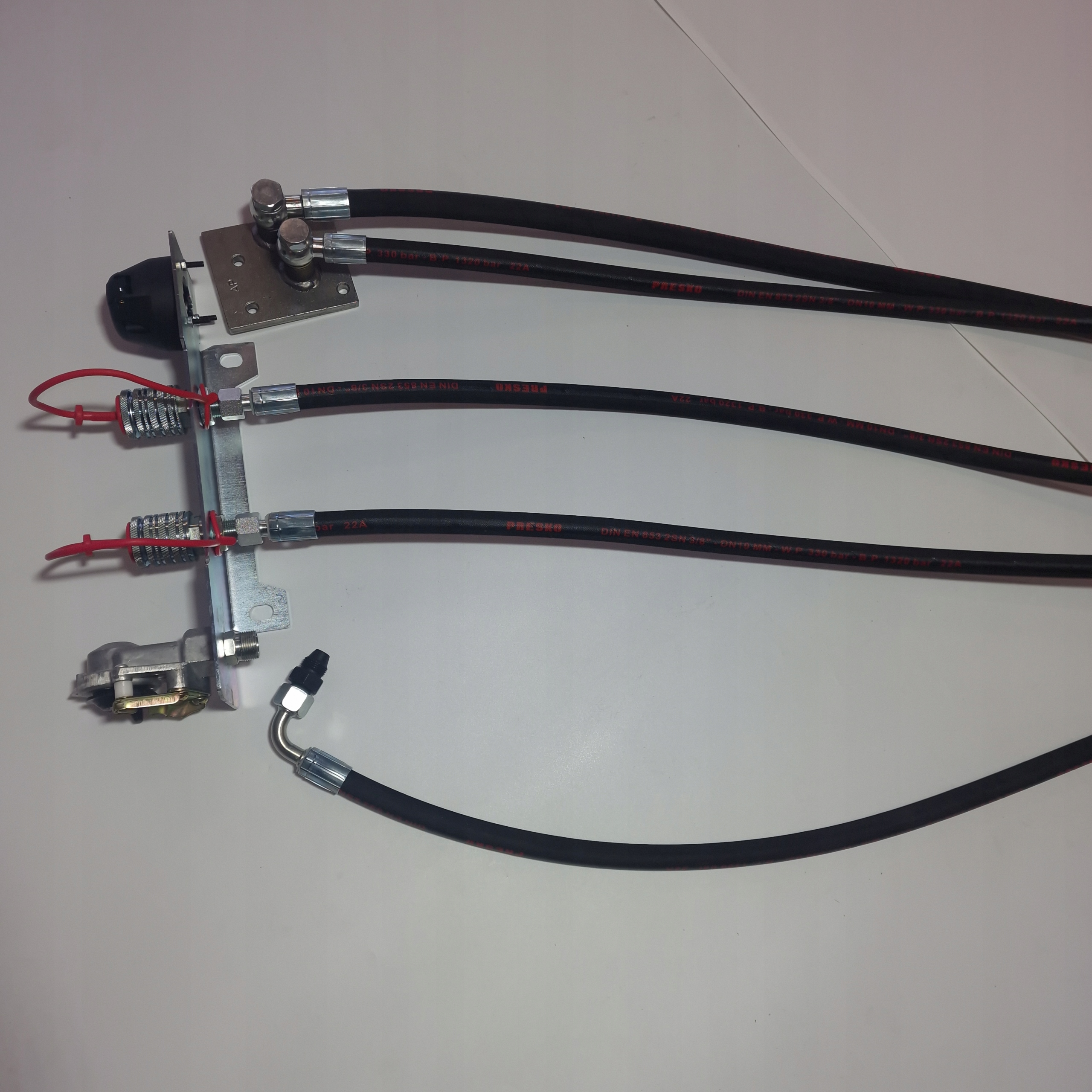 ROZDZIELACZ HYDRAULIKA URSUS C-360 NA BŁOTNIK 2 SEKCYJNY ZEWNĘTRZNY PREMIUM Producent części Volant