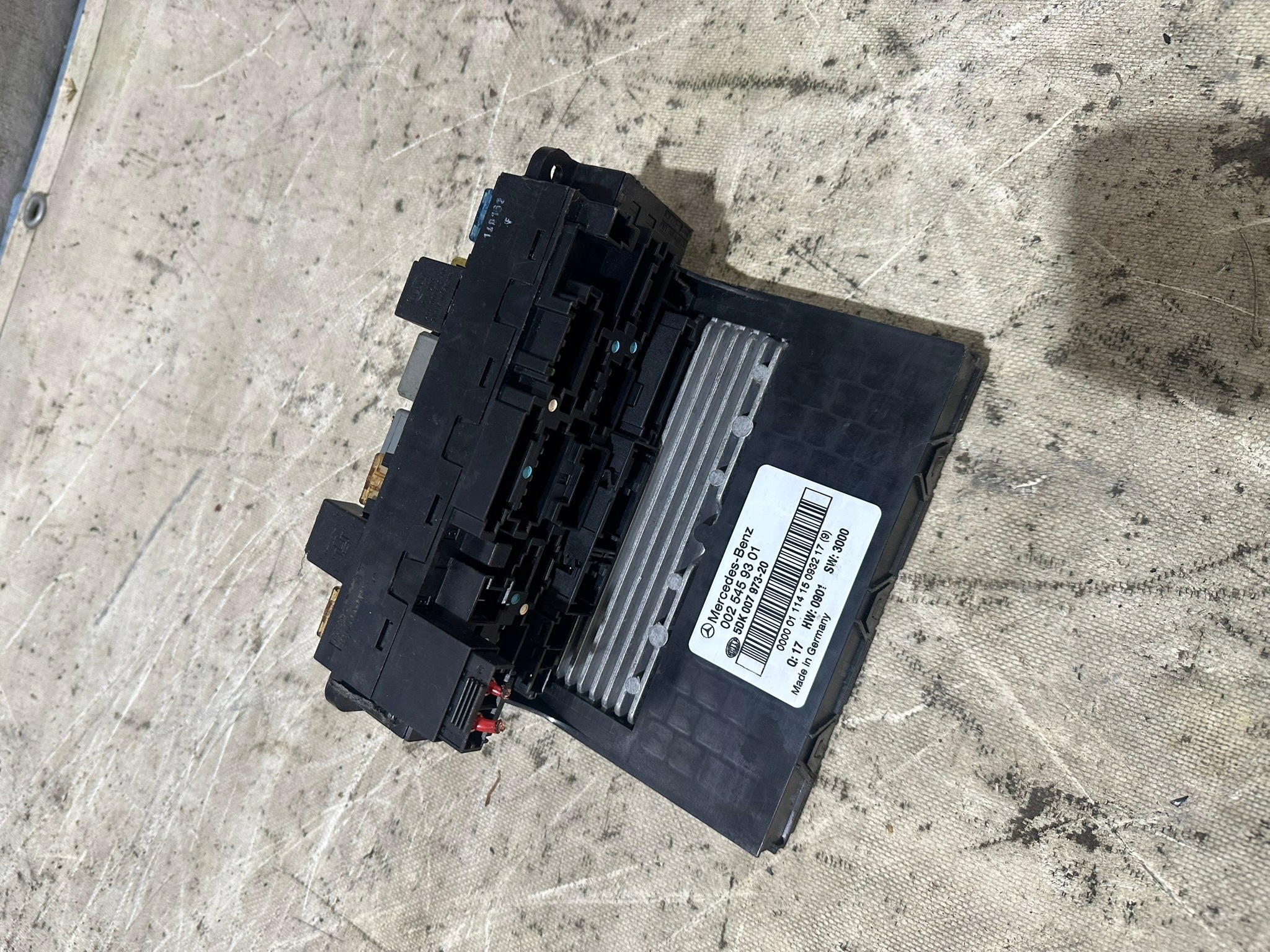 fuse box MERCEDES C-class W203 1.8B 0025459301