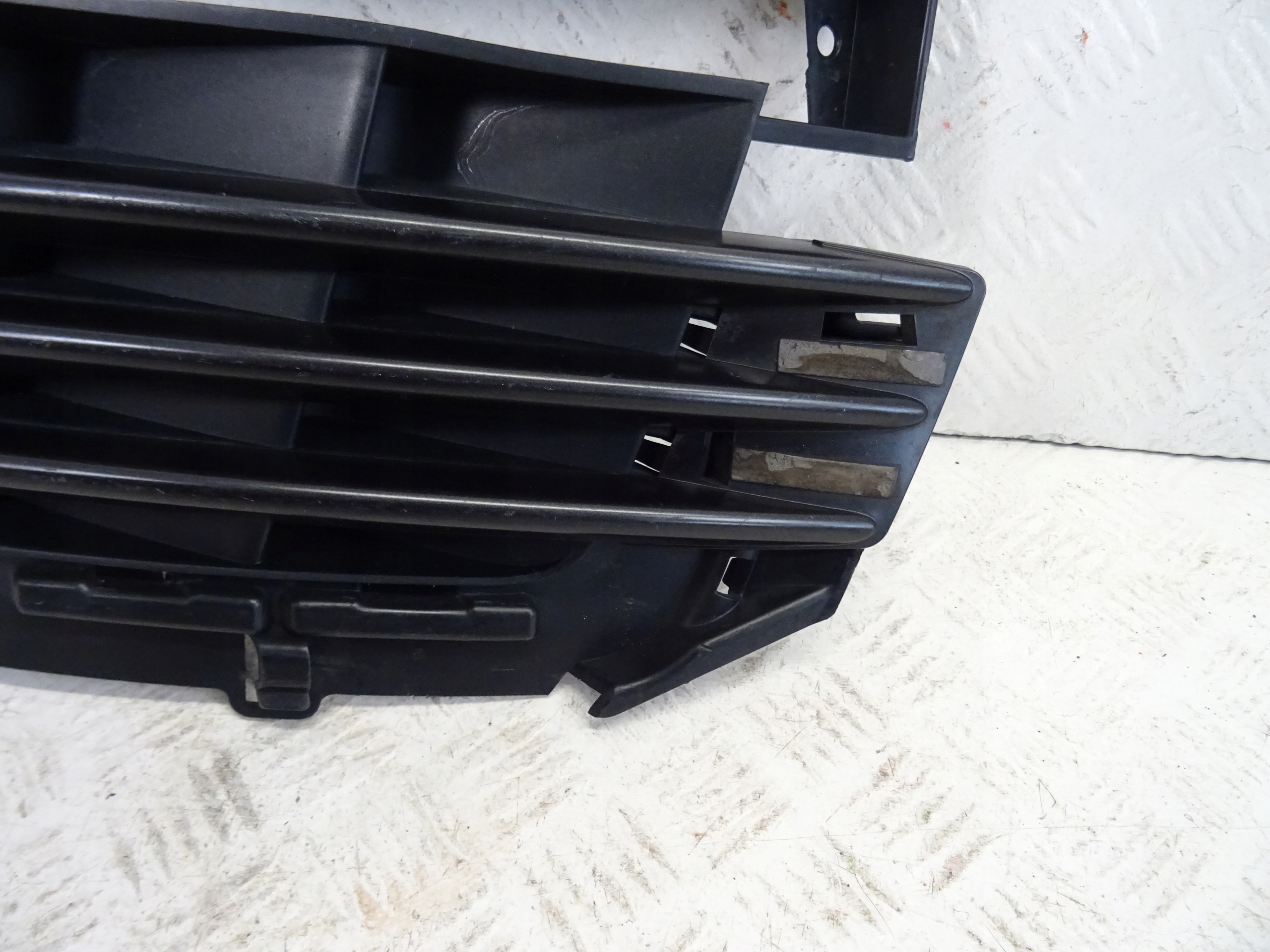 grid of a bumper front front left RANGE ROVER VOGUE JK52-R7081-EB