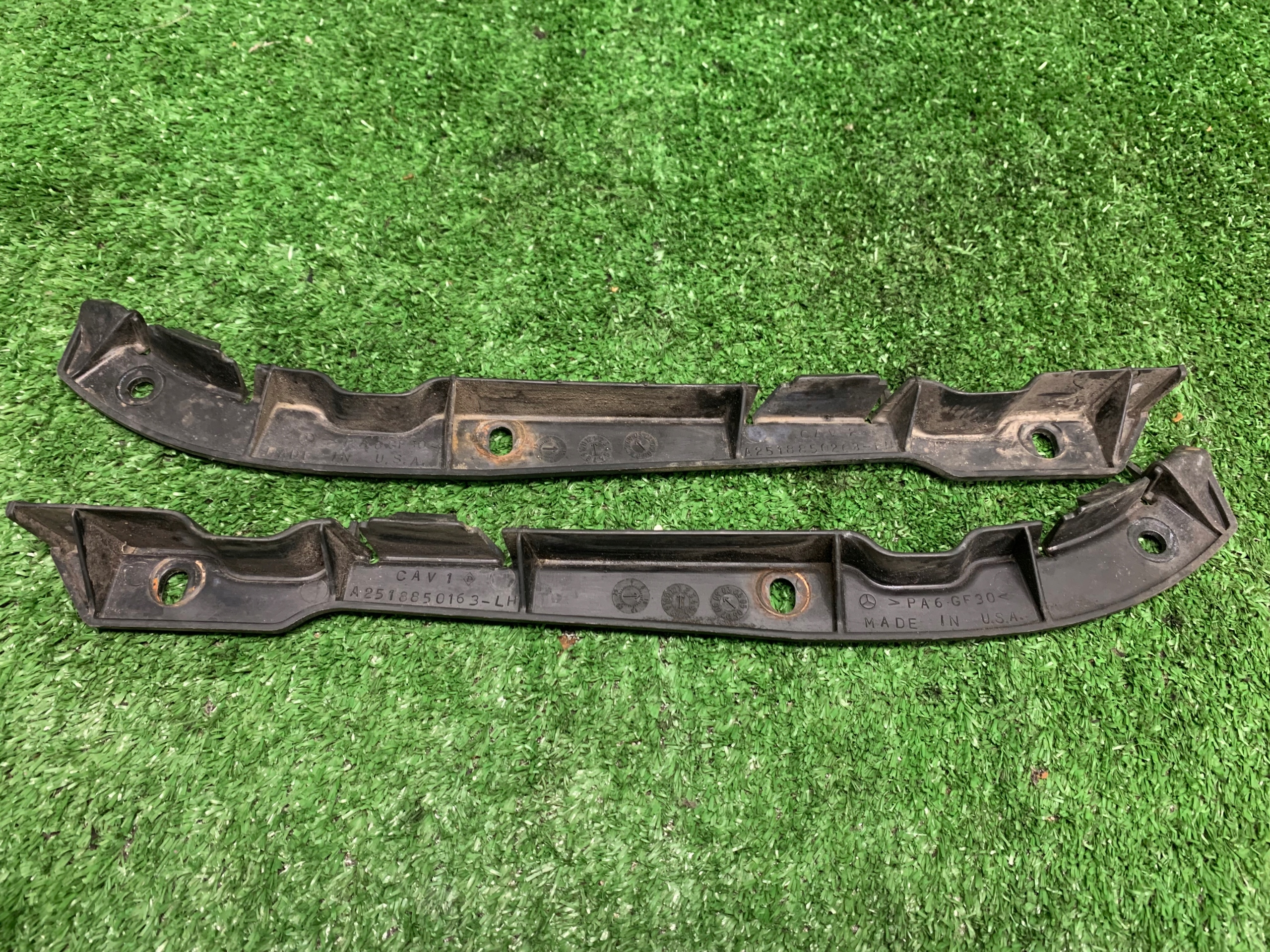 A2518850263 bumper bracket right rear part MERCEDES W251