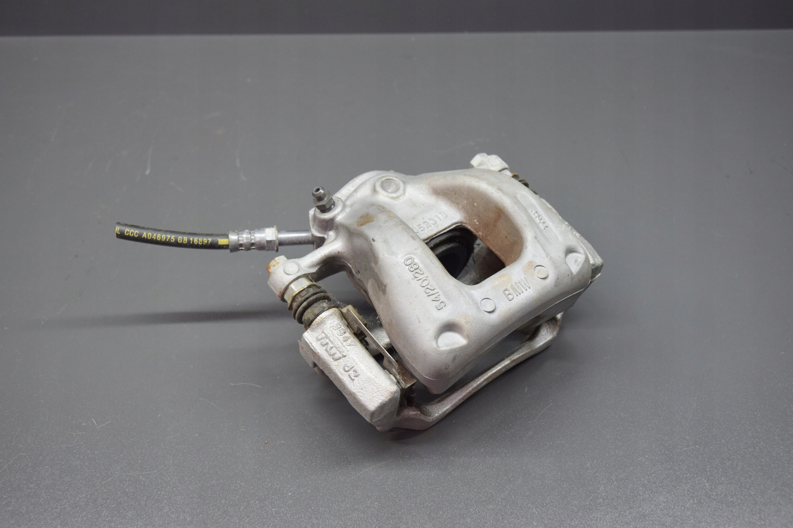 caliper pressure plate left front BMW i3 I01 8333km