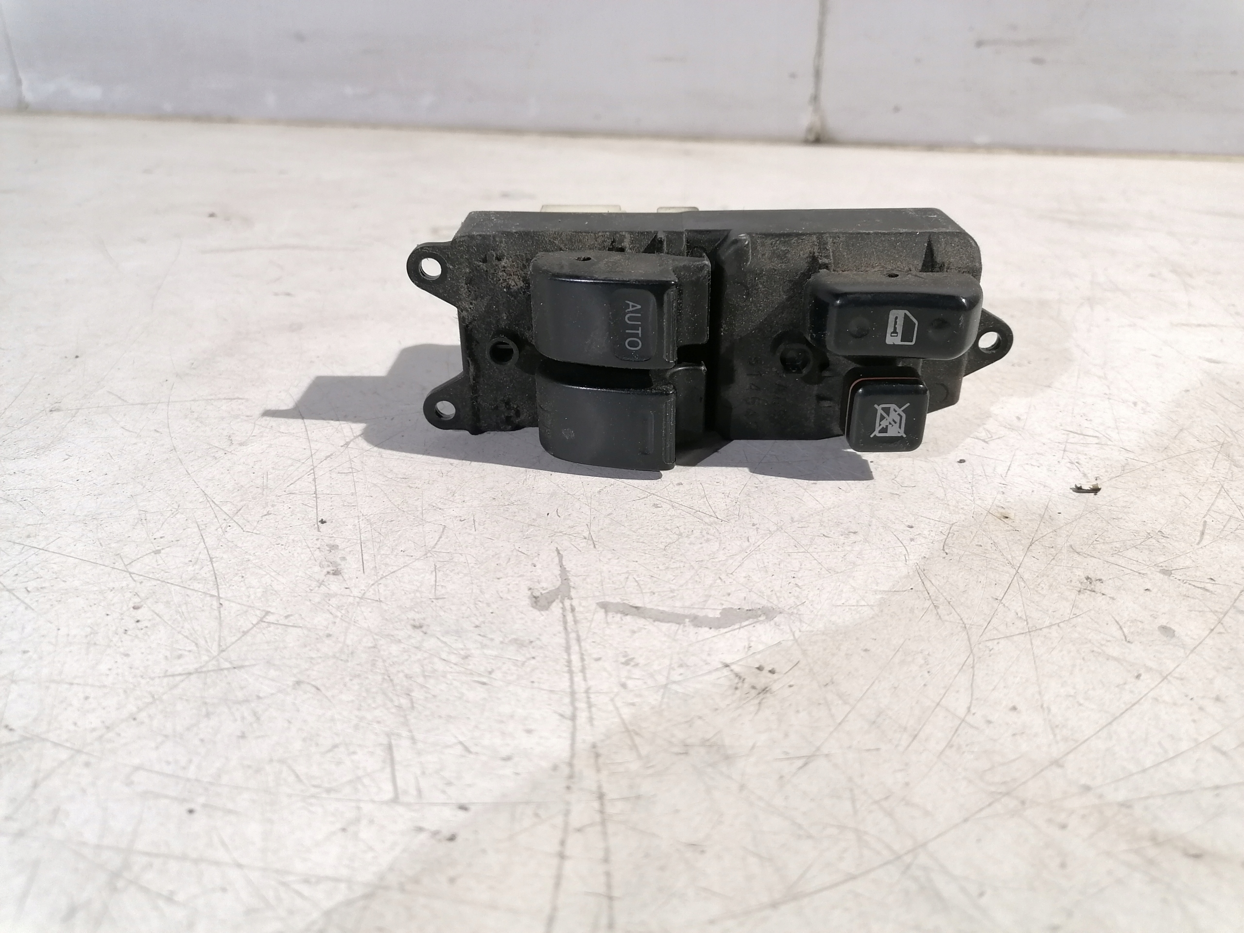 Toyota Yaris Verso control panel of the window left