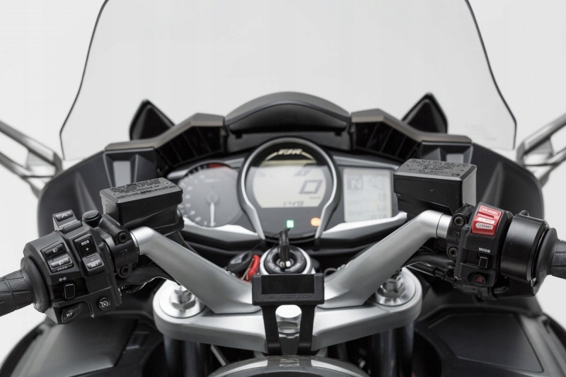Upevnenie Gps Na Volant Sw-motech Yamaha Fjr 1300 (04-) Čierna