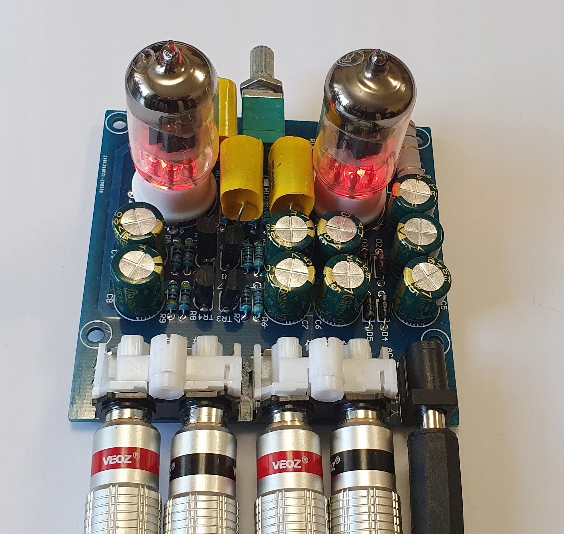 PRZEDWZMACNIACZ BUFOR LAMPOWY 2 X 61J Kolor czarny inny