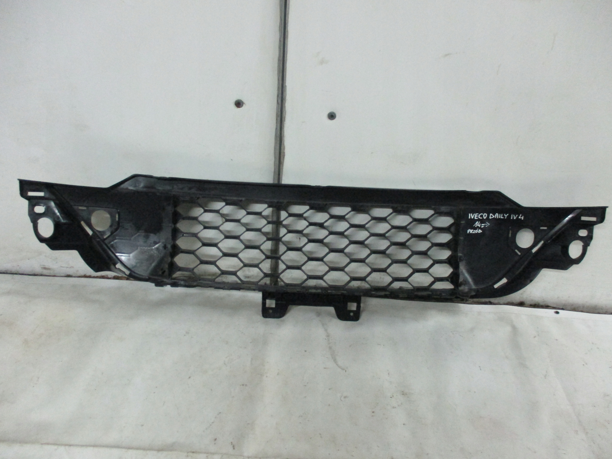 grid of a bumper front front Iveco Daily IV 4 14r
