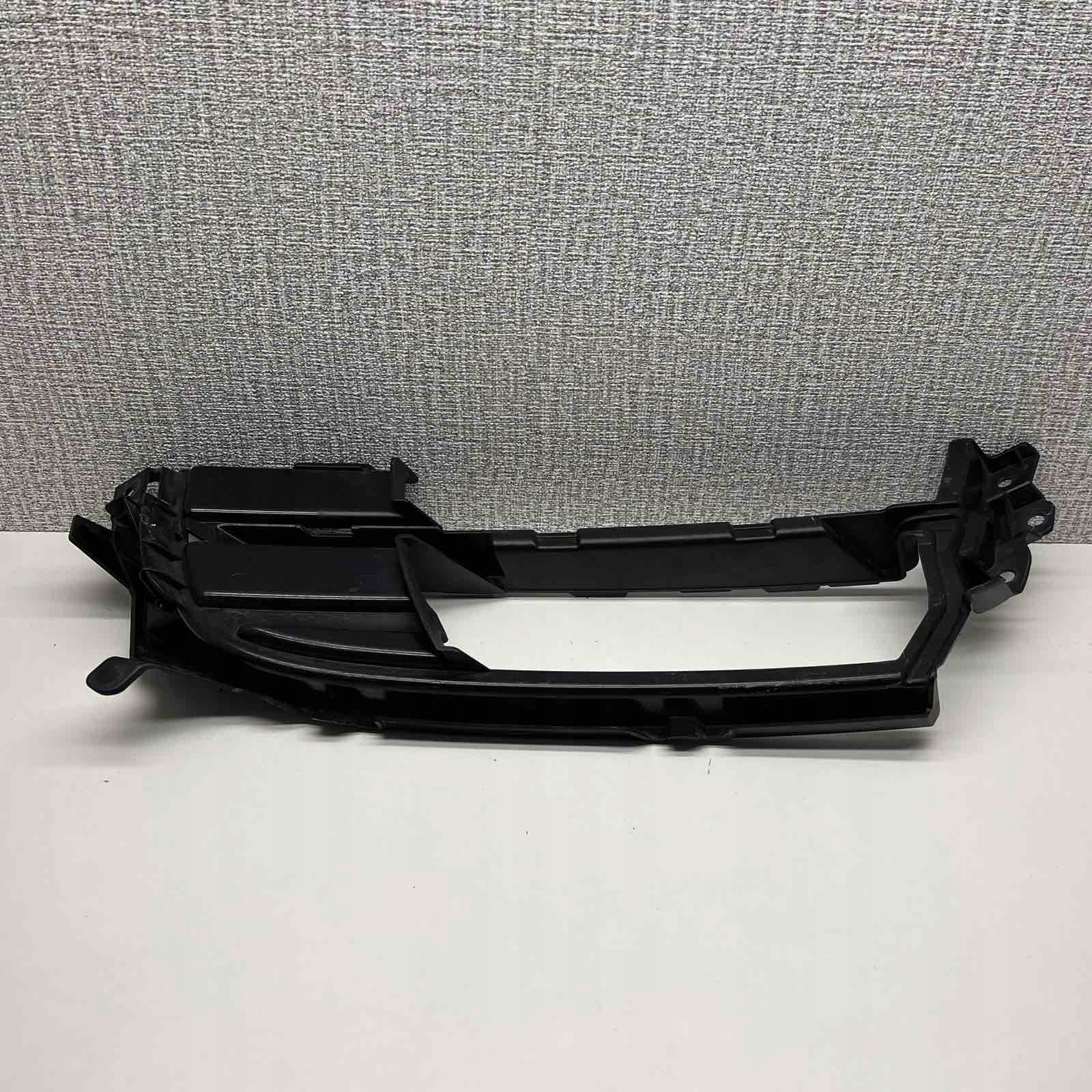 PORSCHE PANAMERA grid of a bumper left front 971807985E