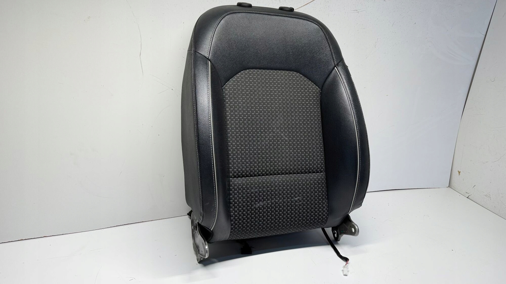 OPARCIE SITZ links KIA CEED III 2017- Leder-MATERIAL
