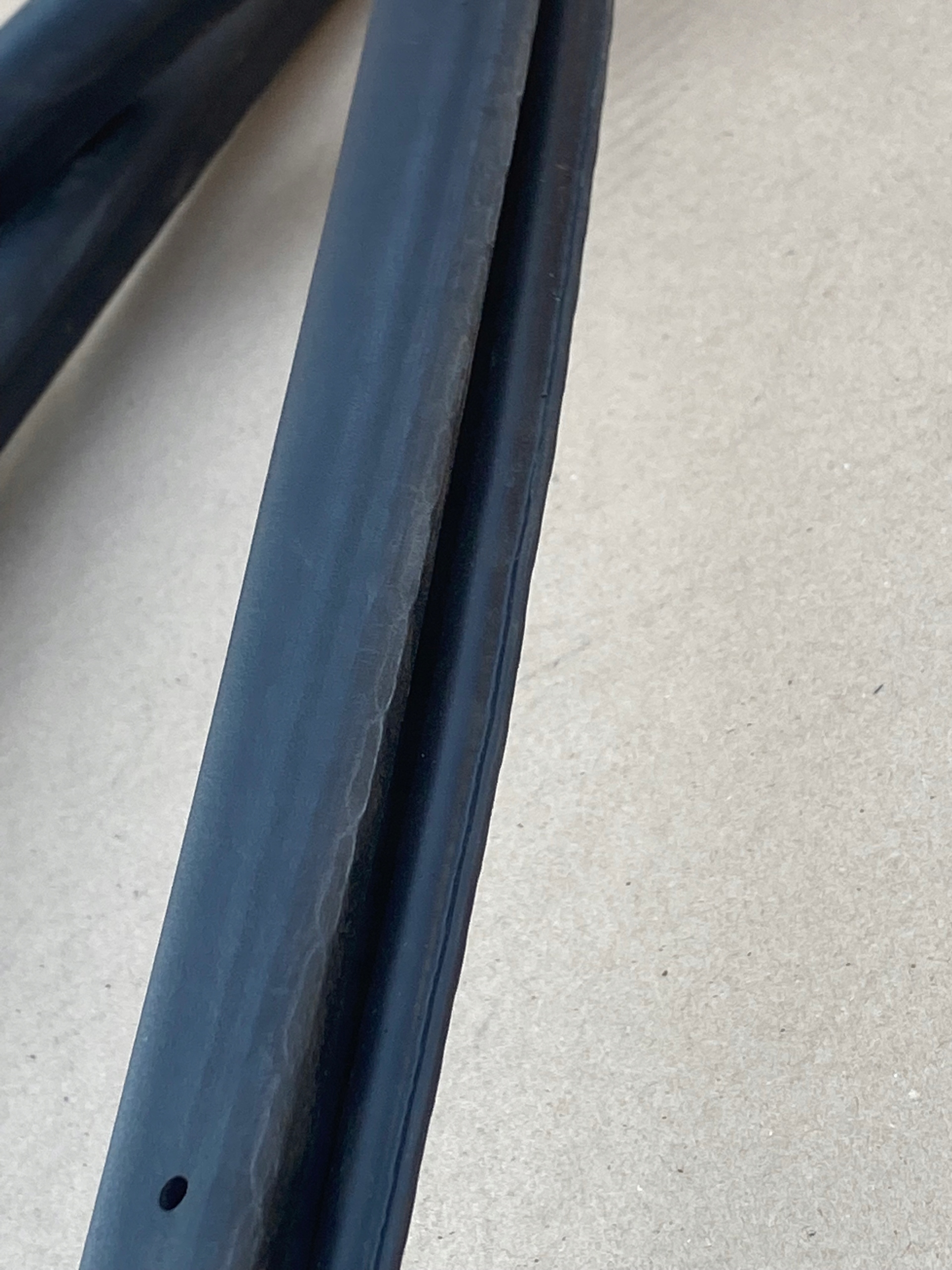 gasket door left front VOLKSWAGEN TOURAN 1