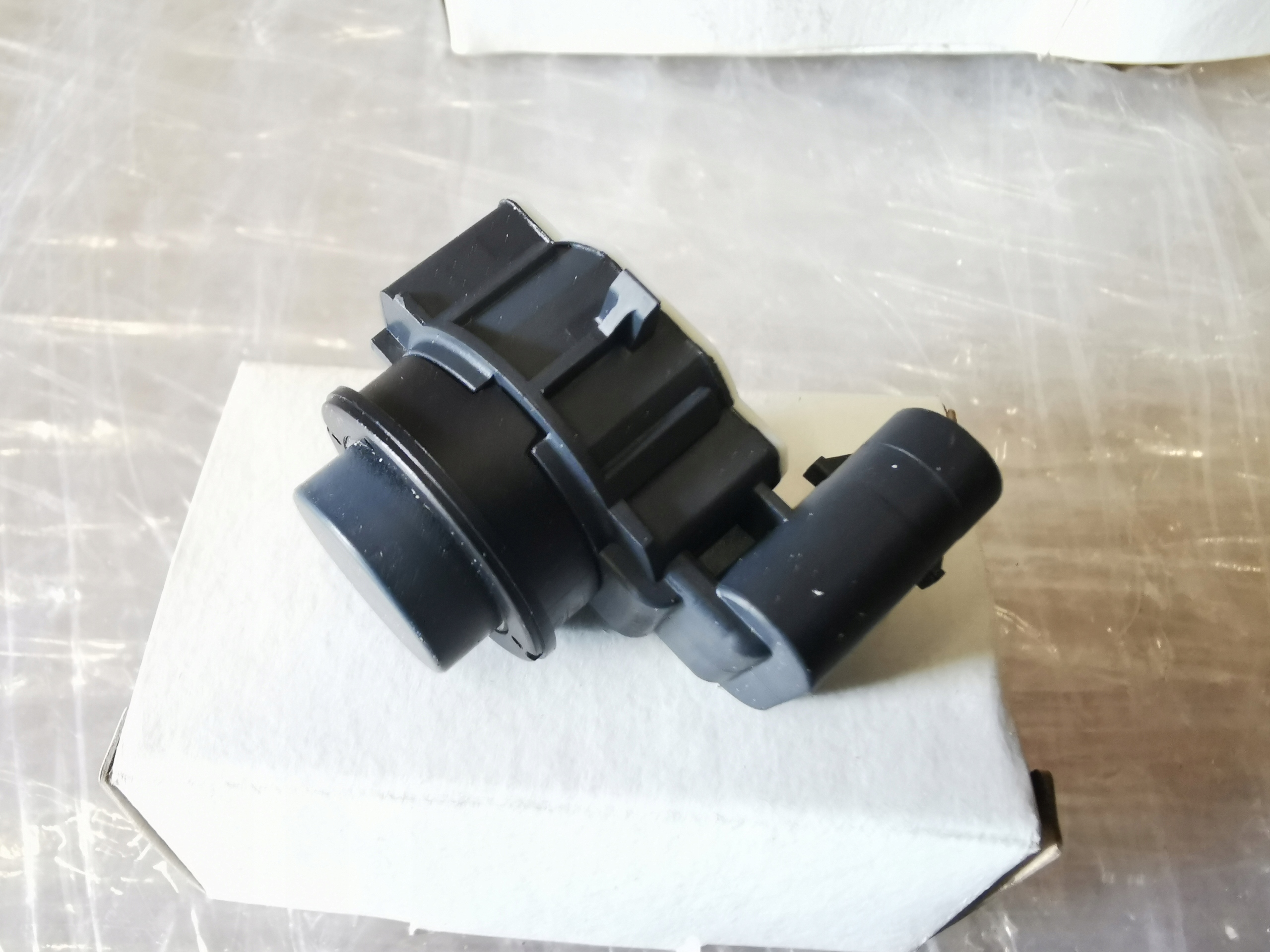 tesla s X датчик парковки Bosch 1048473-00- a