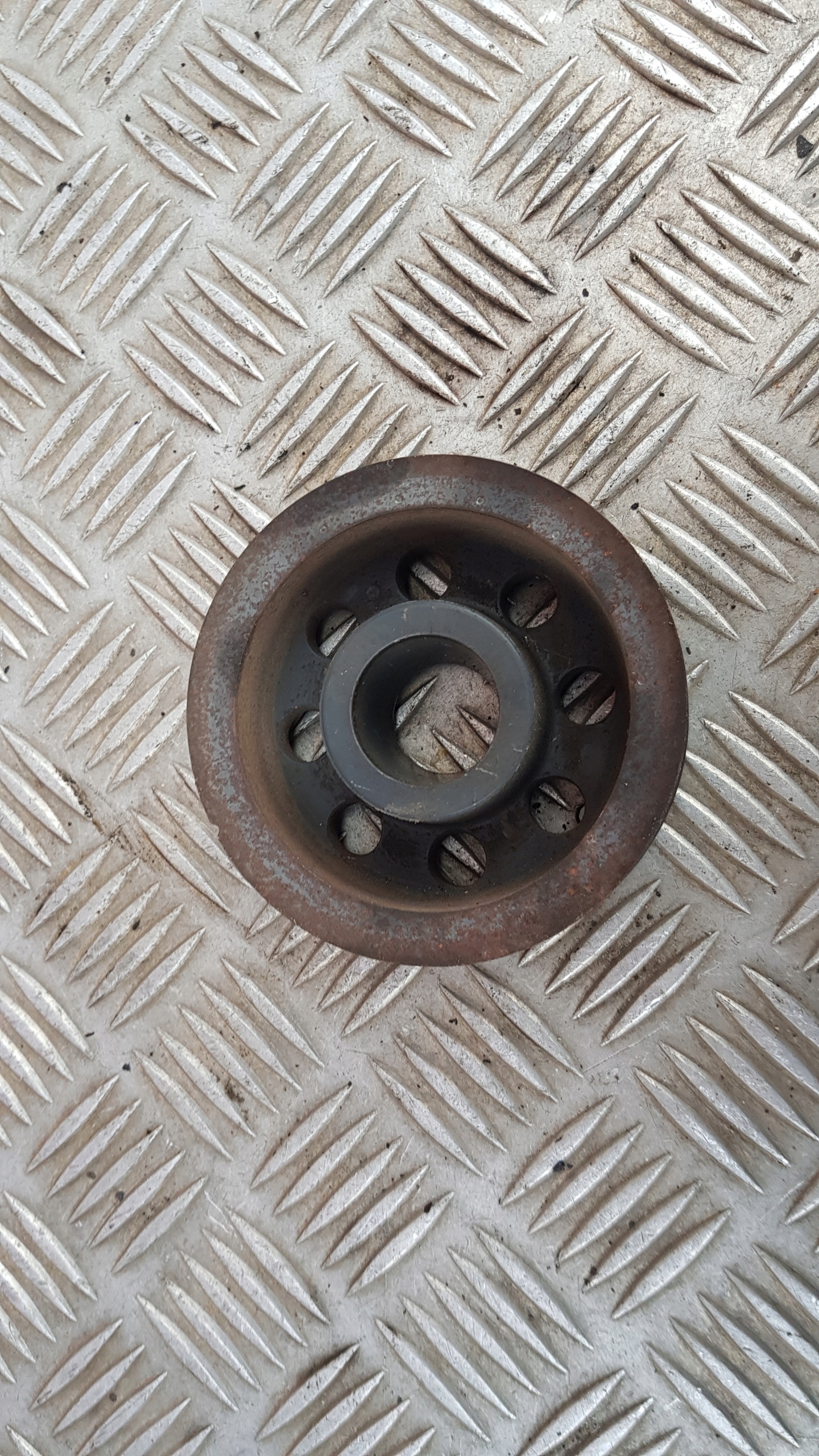 AUDI A6 C6 3.0 TDI wheel ZEBATE of the gear 059109105C