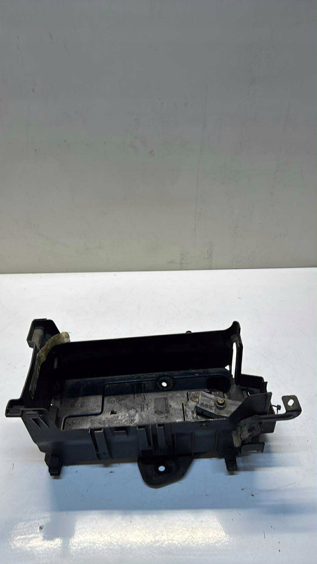OPEL INSIGNIA A Grundlage AKUMULATORA + Halter