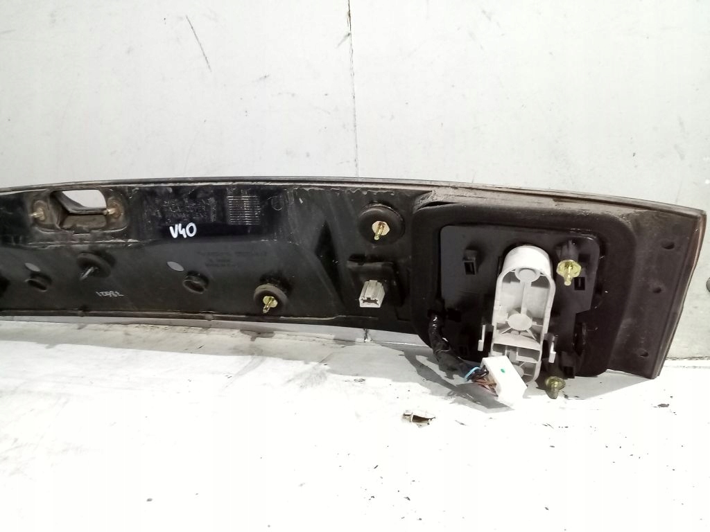 Volvo V40 and cap bonnet rear part 285800