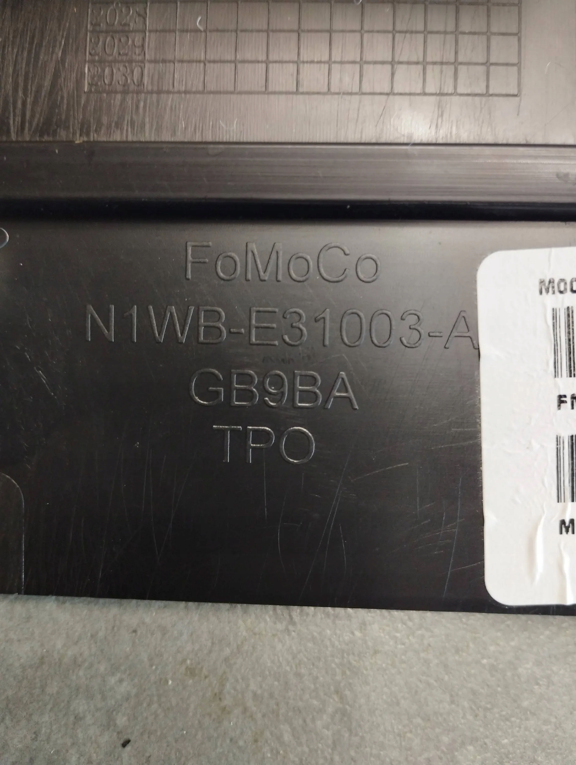 VW Amarok II cover left N1WB-E31003-BE3ZHE