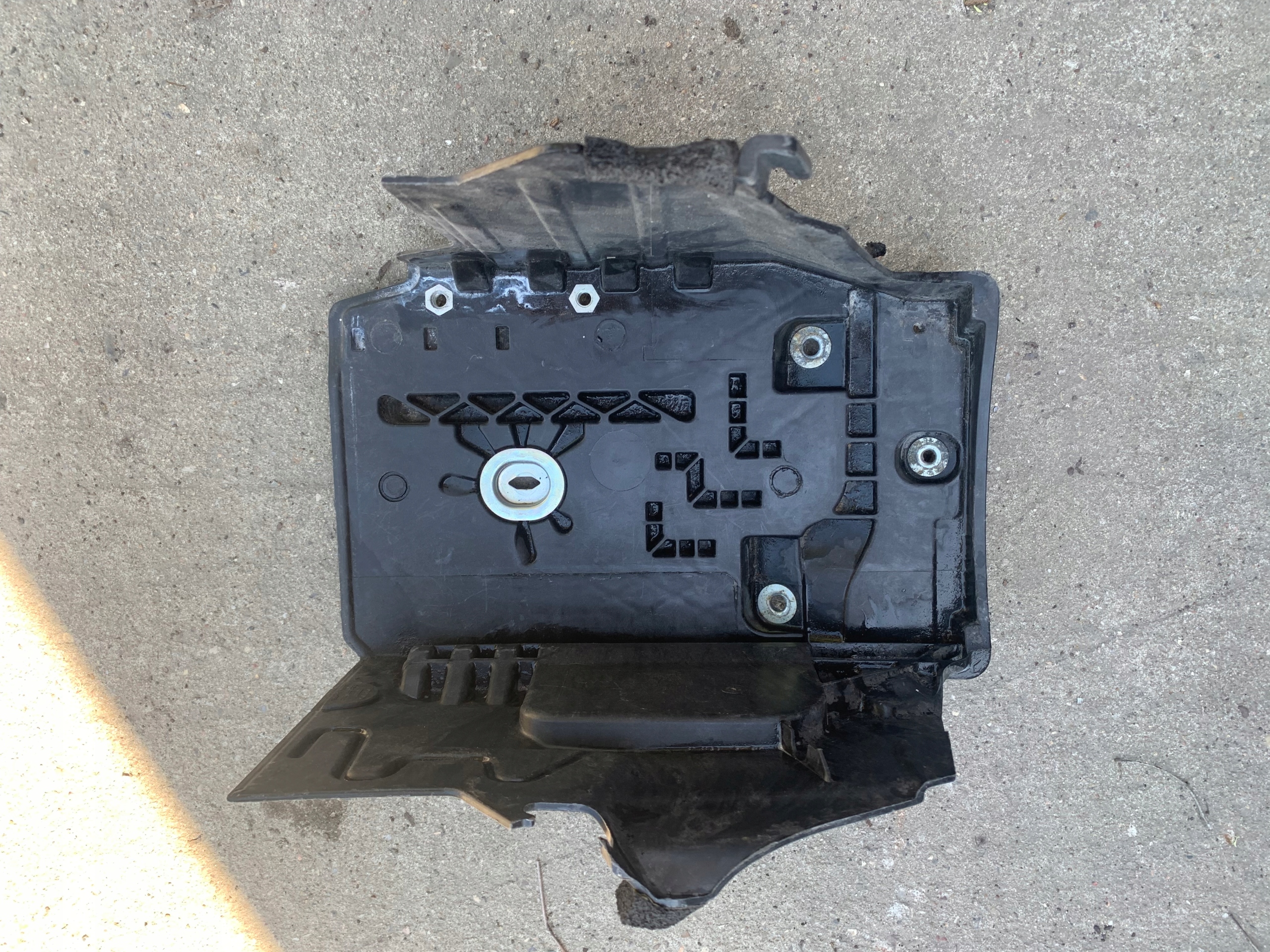 OBUDOWA PODSTAWA AKUMLATORA 31299569 VOLVO S60 II V60 I