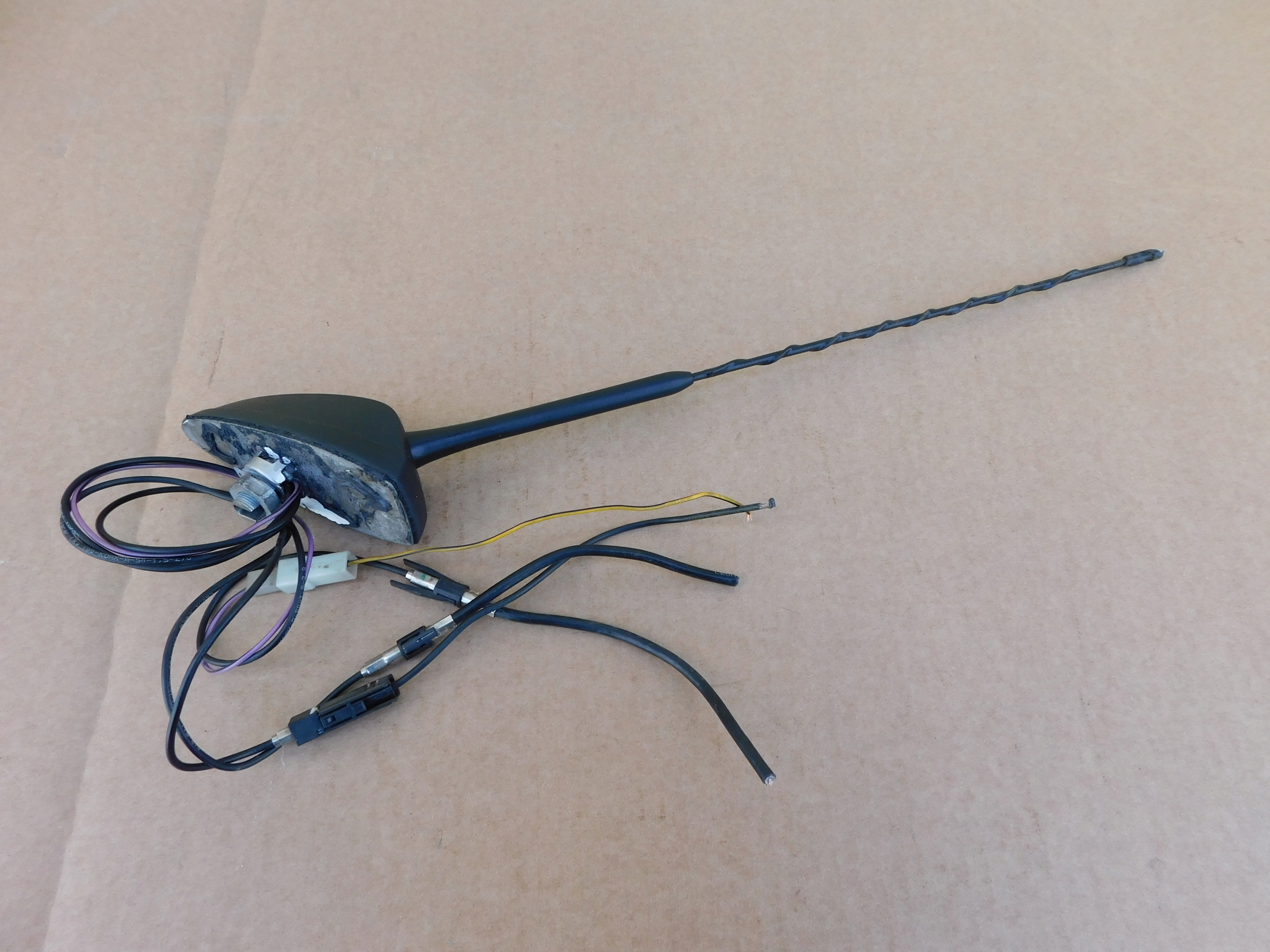 Mercedes Sprinter 906 VW Crafter antena dach z GPS 3 kable OEM