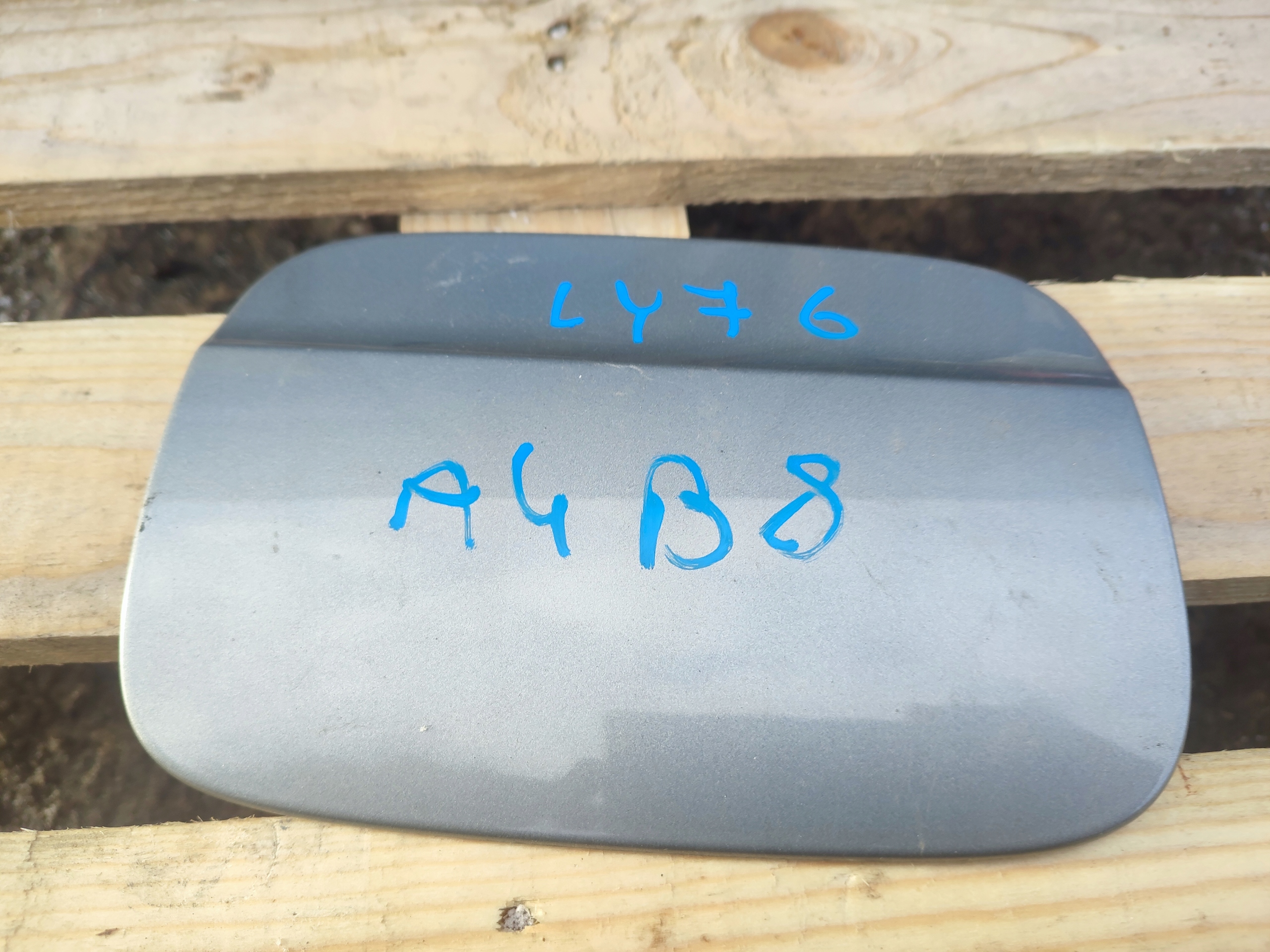 Tankklappe des Kraftstoffsbehälters AUDI A4 B8 LY7G 8K0809907