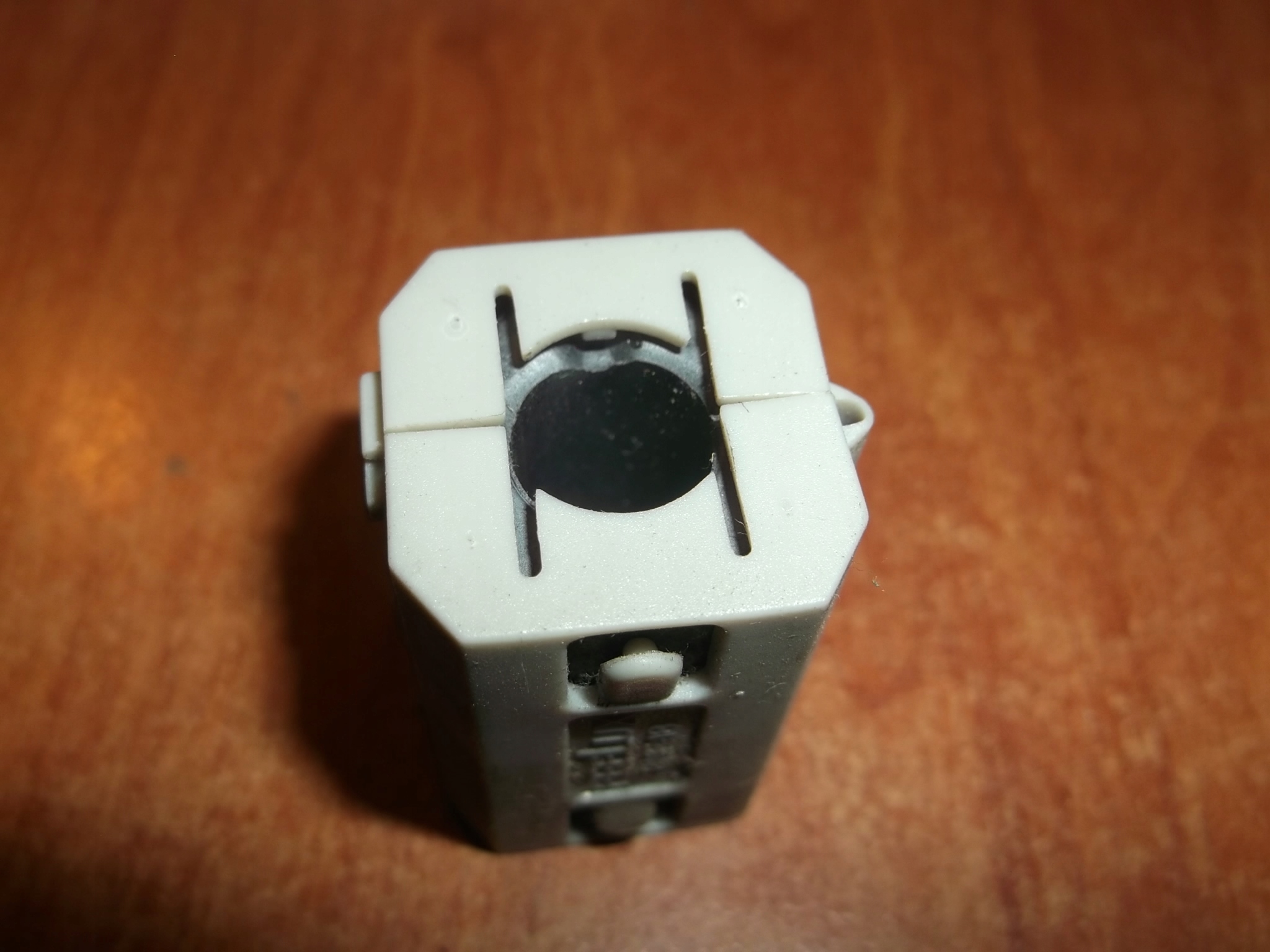 FILTR RDZEŃ FERRYTOWY NA KABEL 9 mm - zamykany Producent Inna