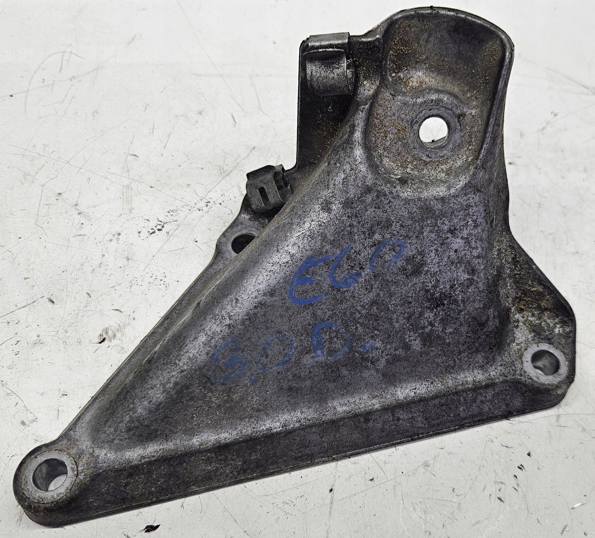 BMW 5 E60 E61 E70 M57N 3.0D 6769153 supporto staffa Motore