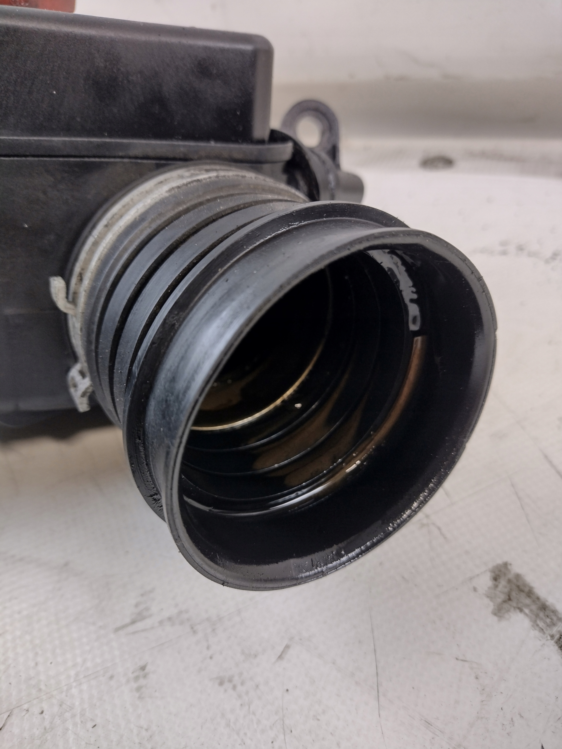 Rezonator luft Mercedes W211 1,8K A2710900804