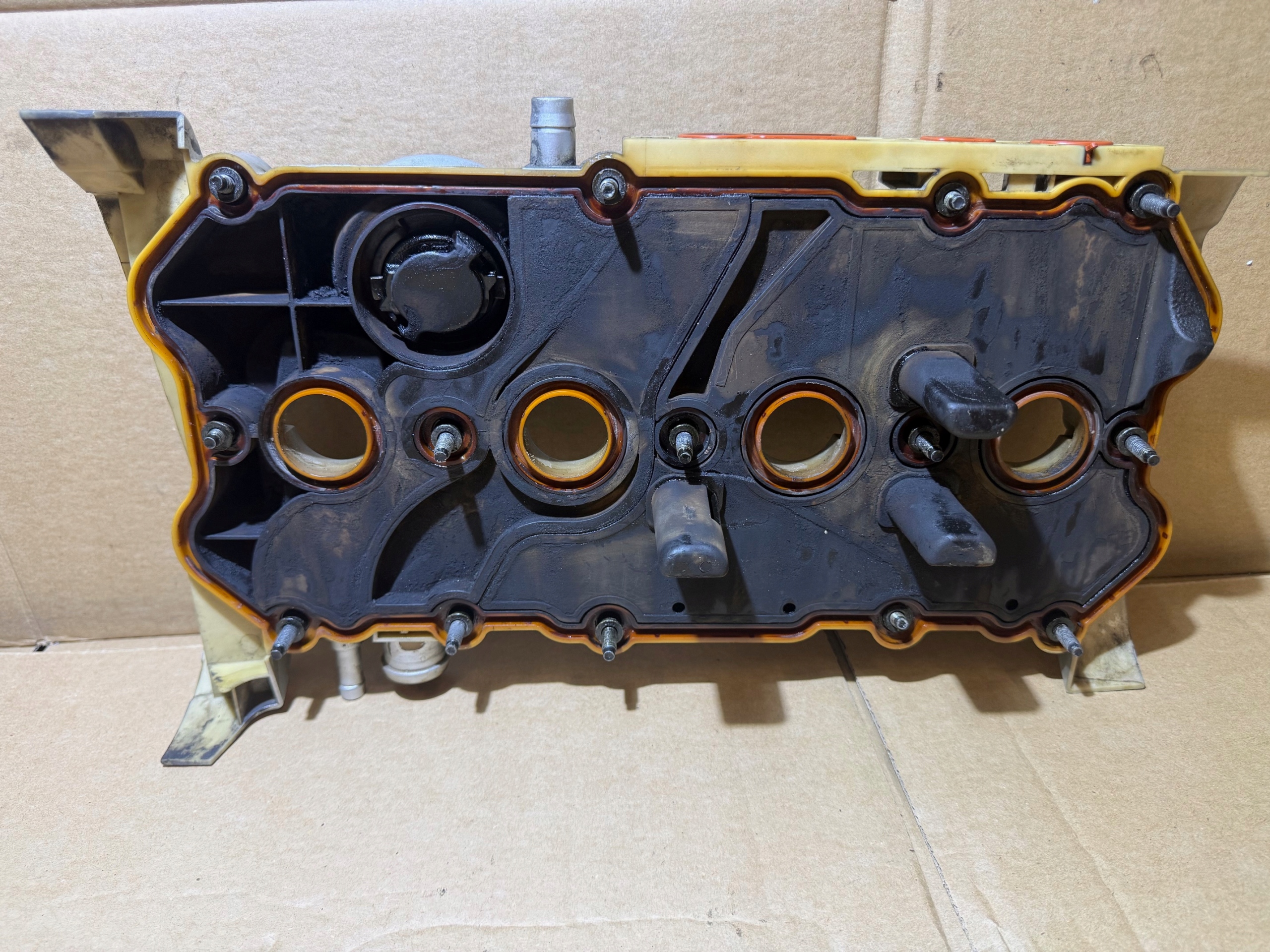 AUDI A6 C6 2.0 TFSI Abdeckung der Ventile 06D103469J