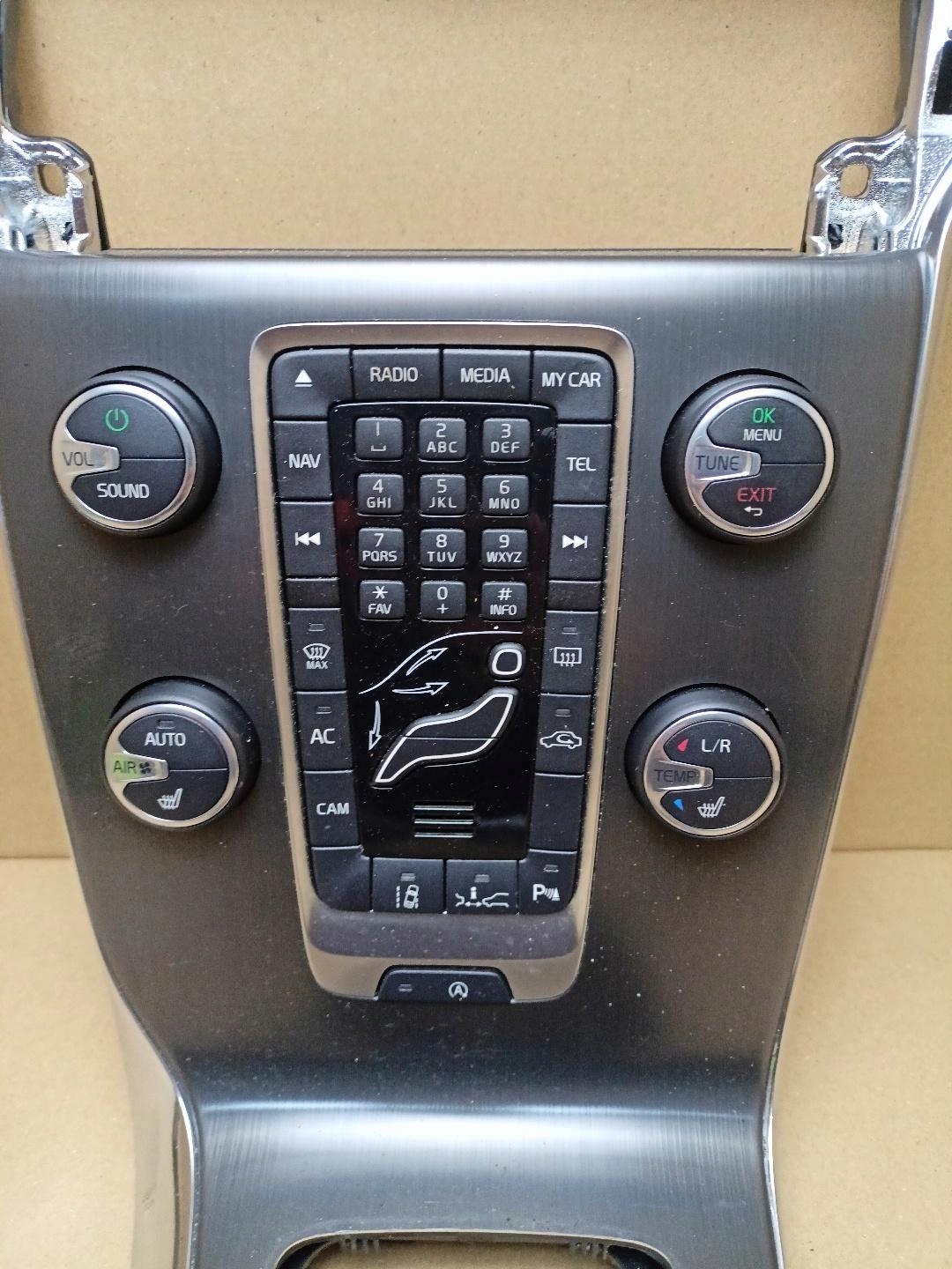 Tunel mitte Volvo V40 2 2014 2961610Y5CS