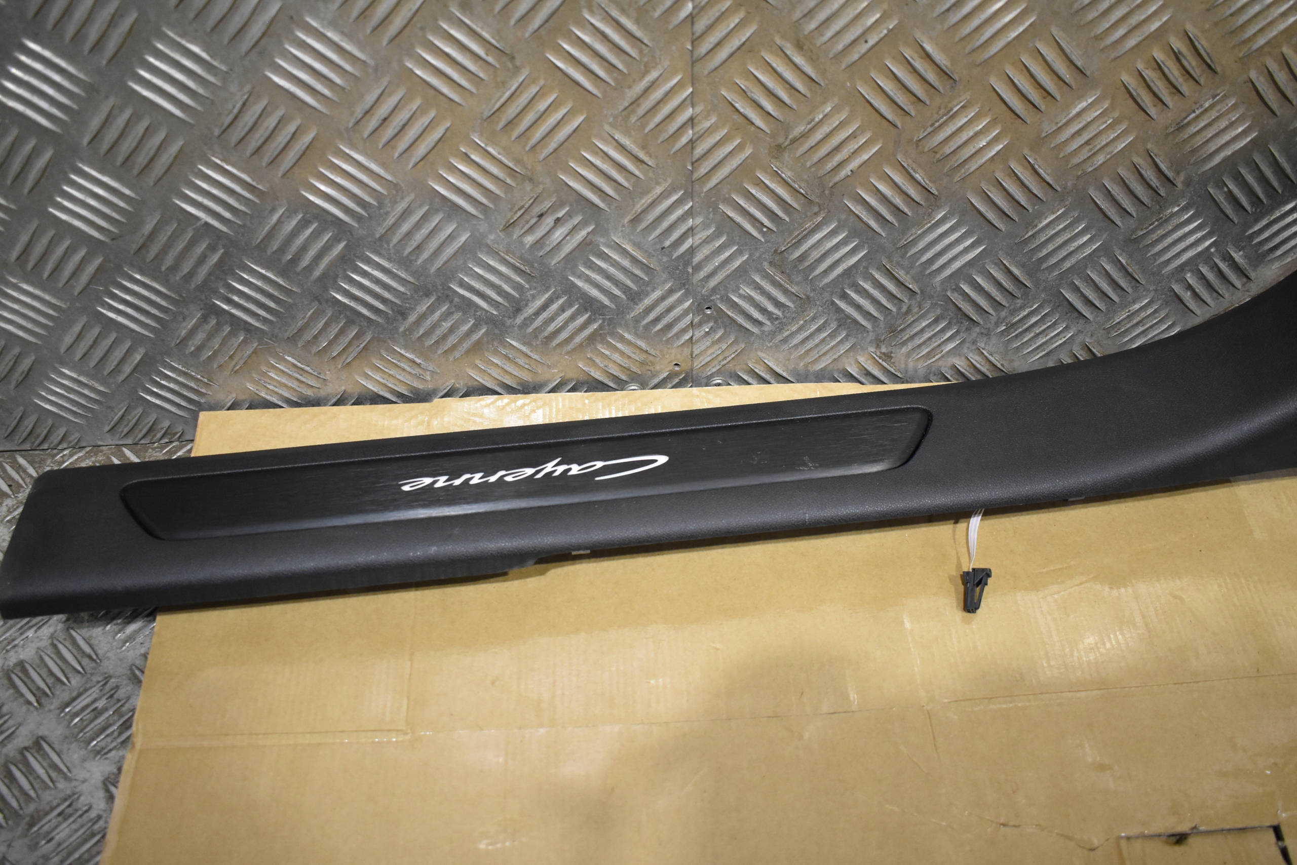IDEALNA moulding threshold right LED PORSCHE CAYENNE 9Y 1