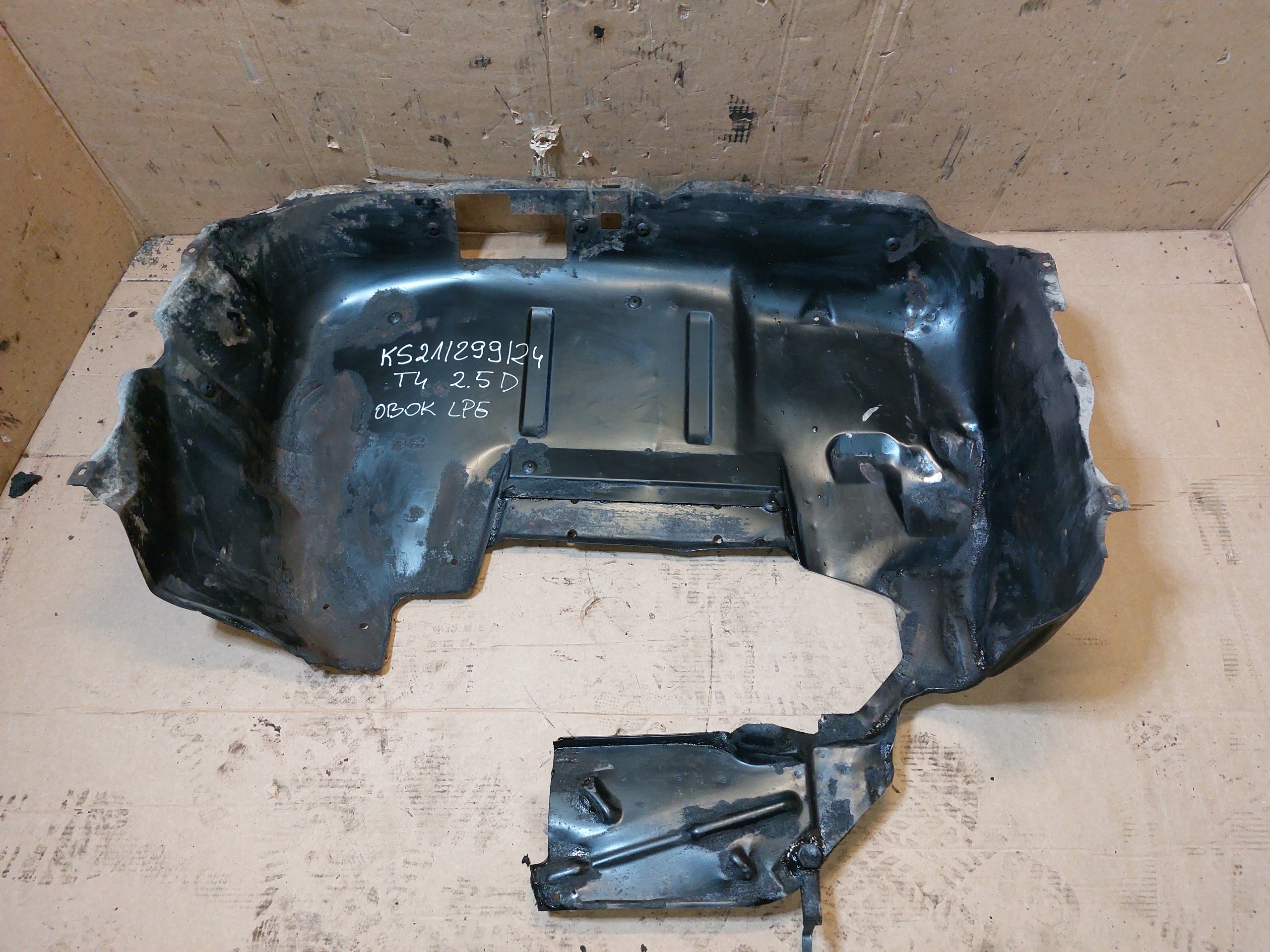 cover lower of the engine VW TRANSPORTER T4 2.5TDI