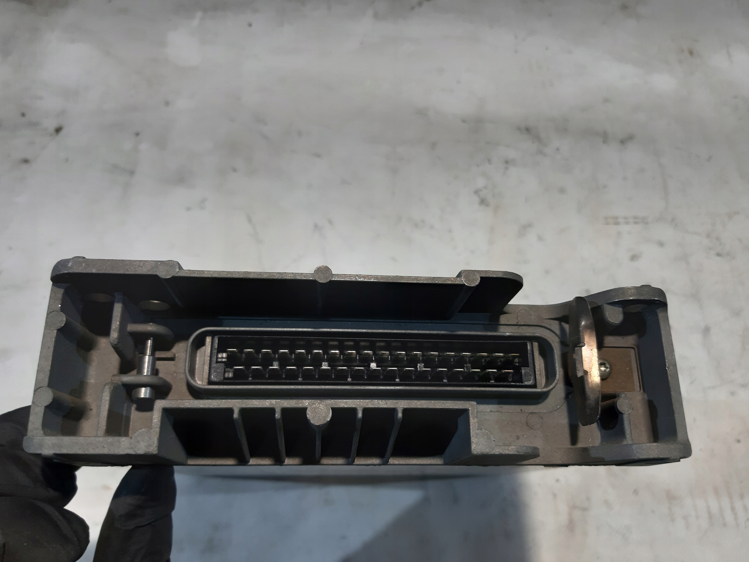 Volvo OE 3943981 control unit abs wabco