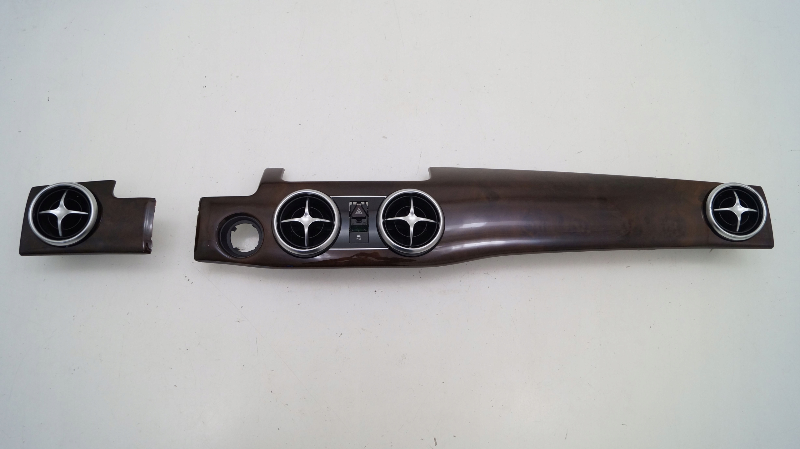 2046808871 - MERCEDES GLK 204 08-ДЕКОР ПАНЕЛЬ КОНСОЛИ ВЕНТИЛЯЦИОННЫЕ ОТВЕРСТИЯ