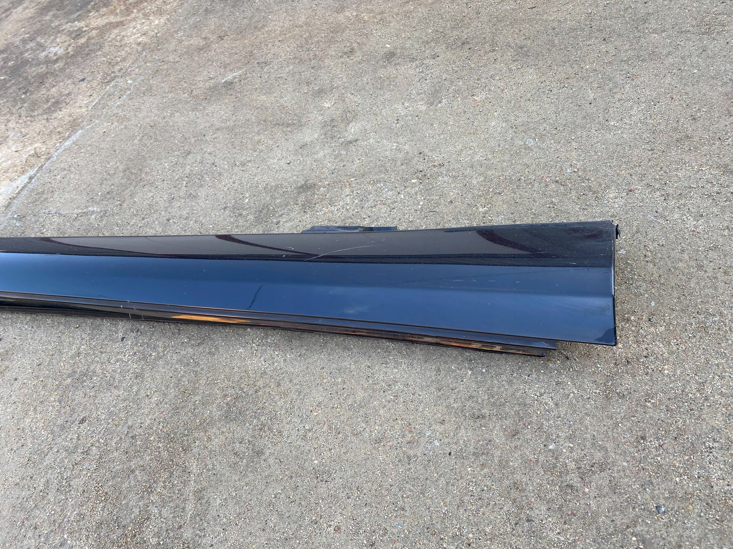 MERCEDES C W205 KOMBI cap moulding threshold right 040 black