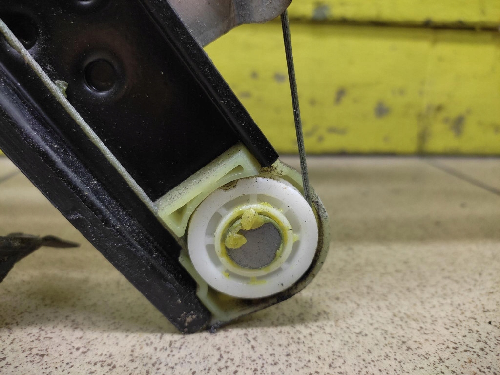 AUDI A6 C5 window regulator right rear part