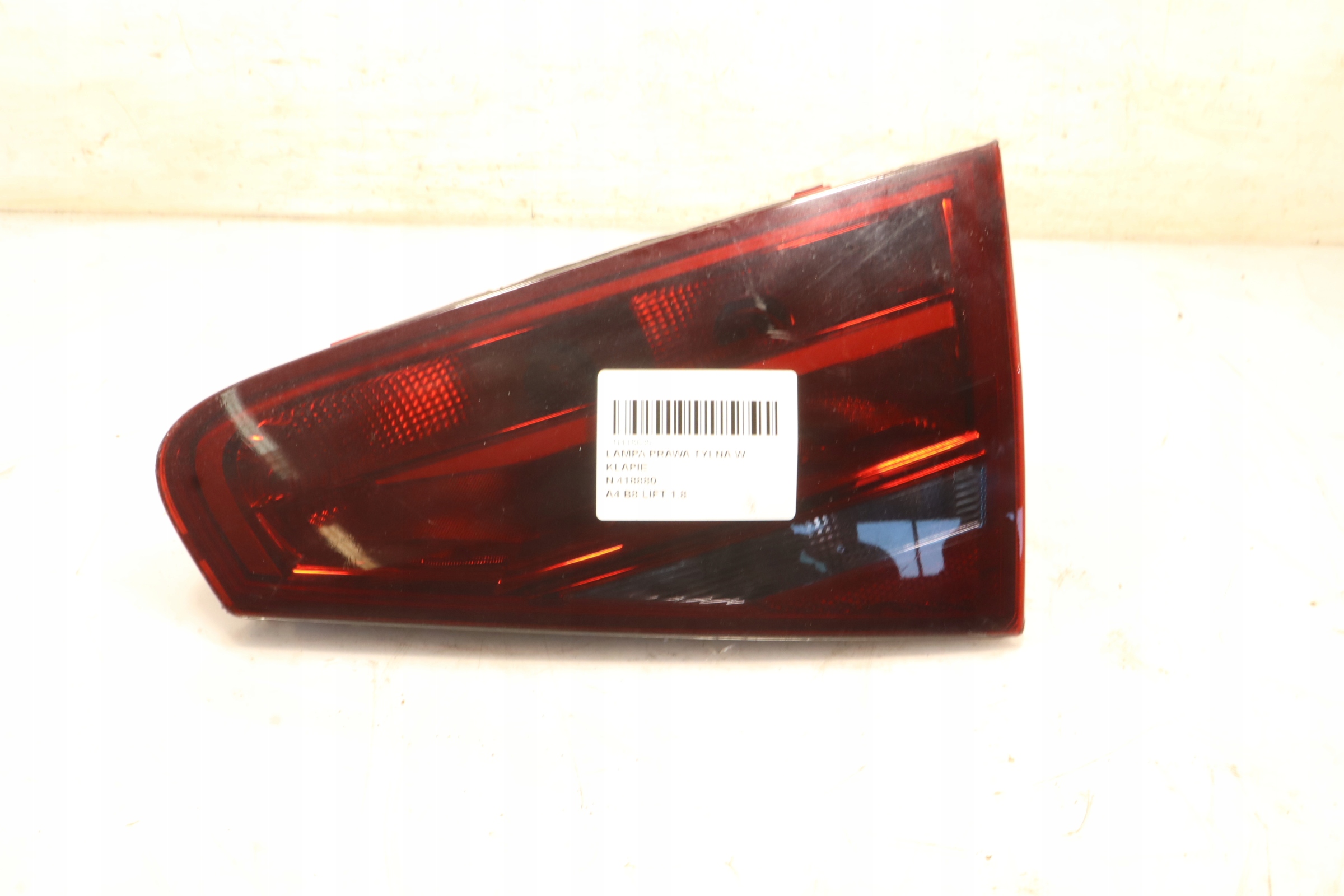 LAMPA PRAWA TYLNA W KLAPIE AUDI A4 B8 LIFT sedan