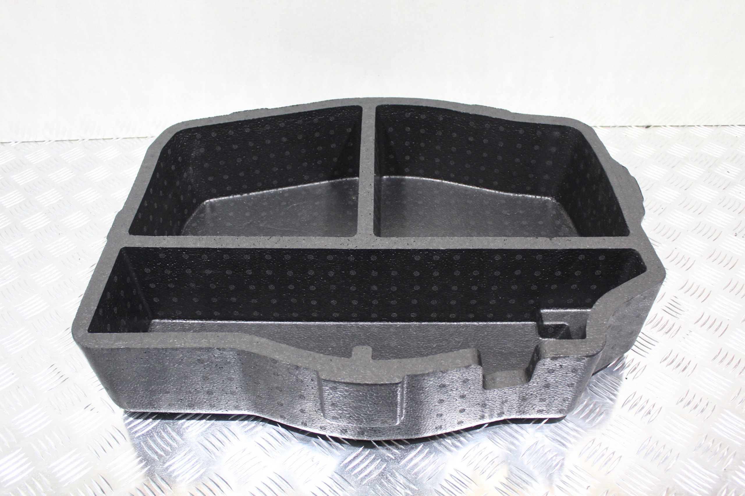 Пенополистирол багажника GHIBLI Q4 6700286700