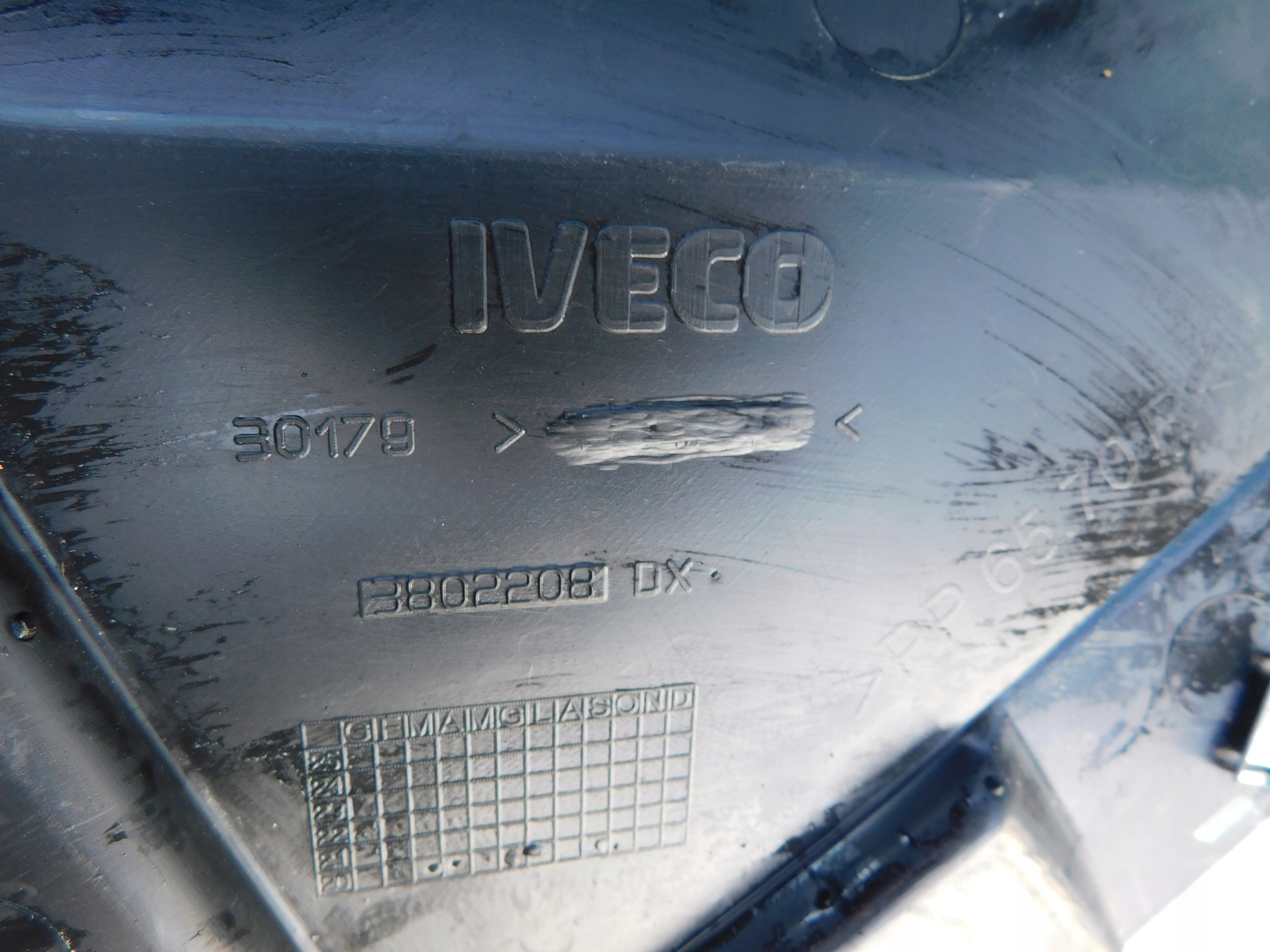 Iveco Daily mudguard motor cover front right original 3802208