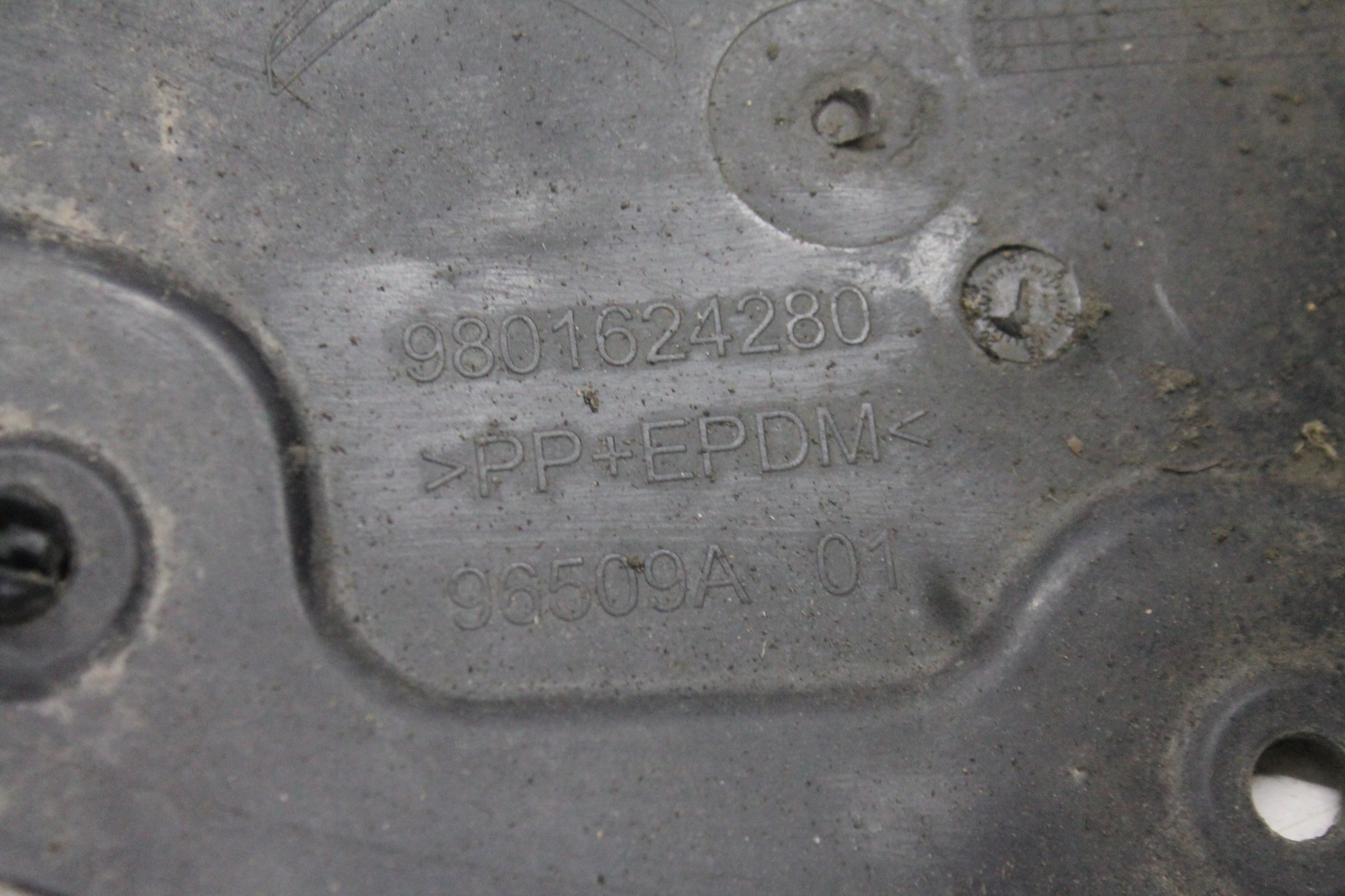 mudguard right rear part rear. CITROEN C4 CACTUS 14-17