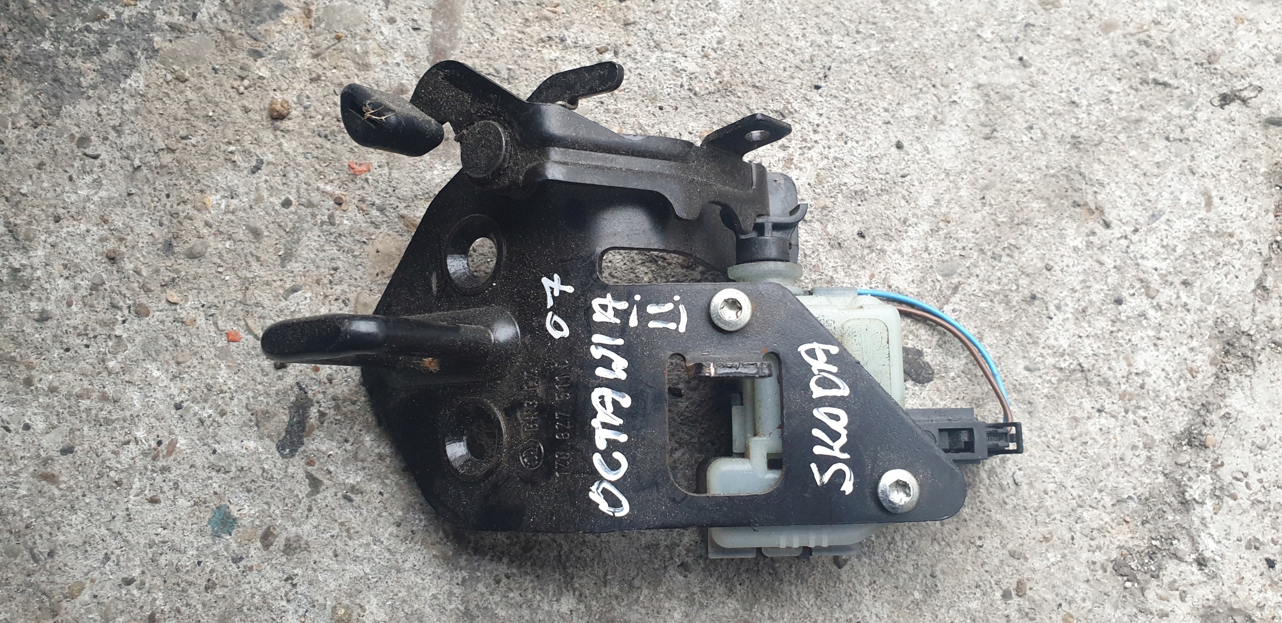 lock bonnet SKODA OCTAVIA II 2006- 1Z0827511C