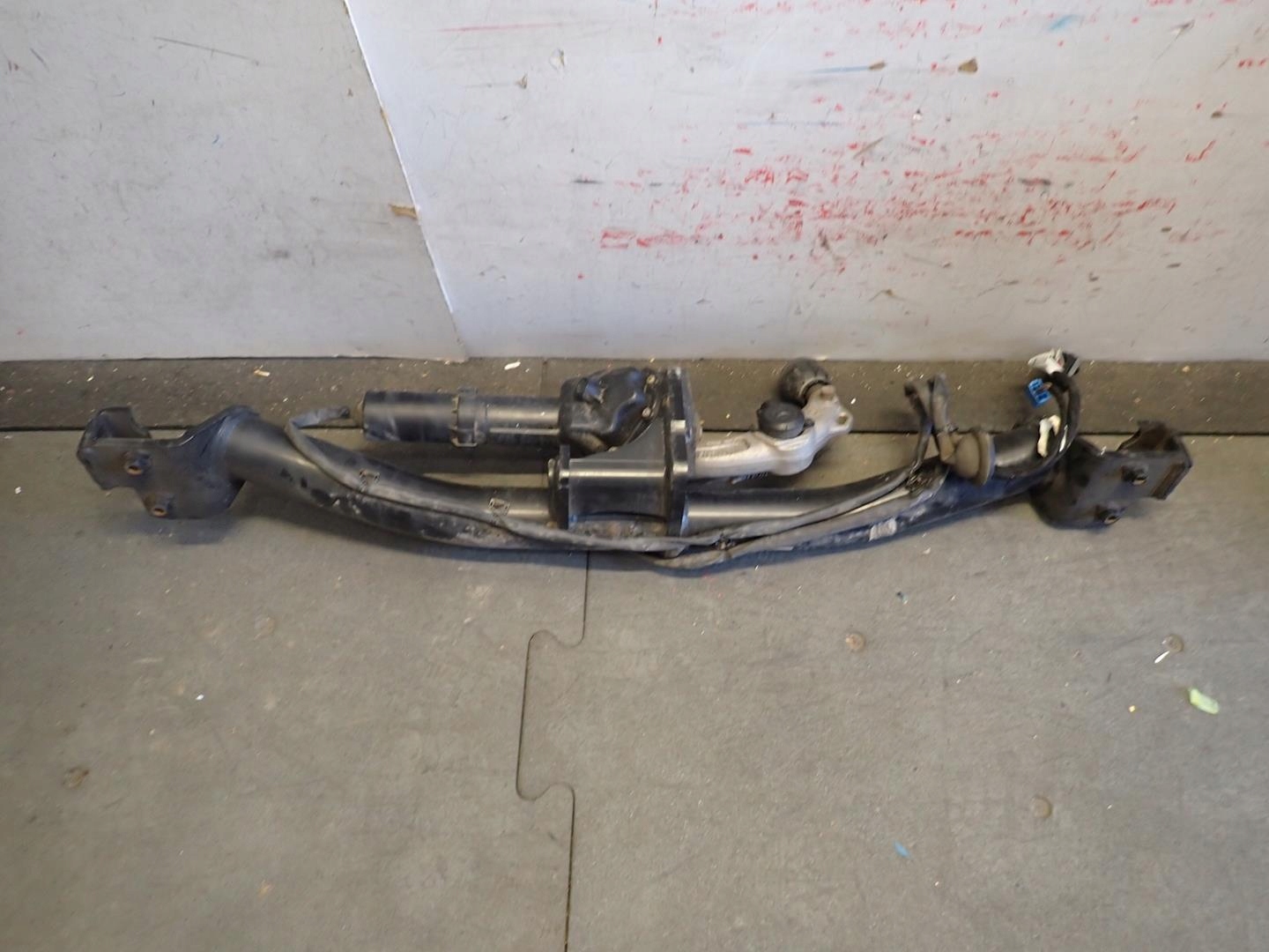 towing MERCEDES GLC W253 2015- A2533101100