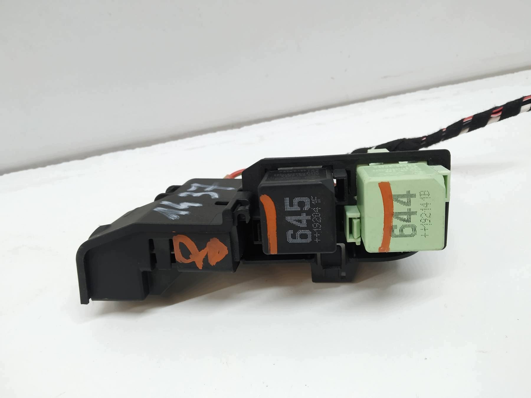 relay compartment compartment 0281003038 2.0 D HYB 163KM Audi A6 V C8