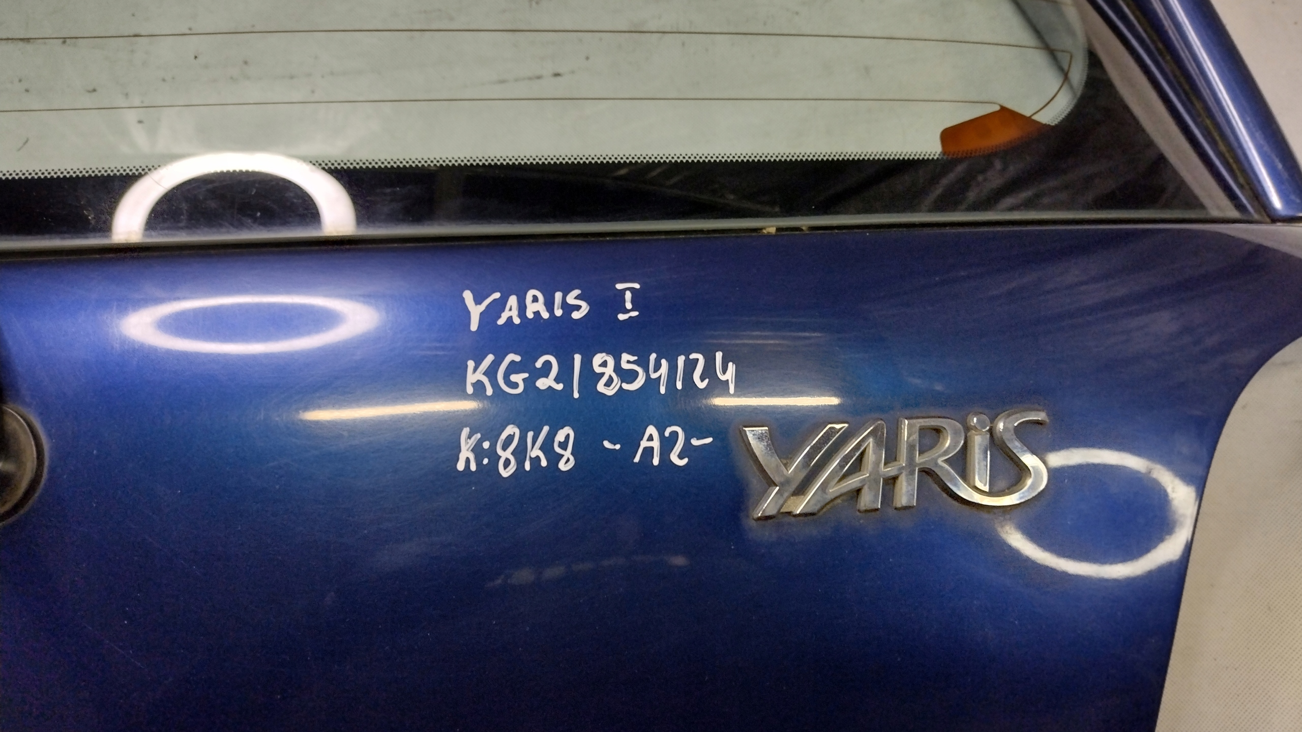 trunk door boot Toyota Yaris and 1 k: 8K8