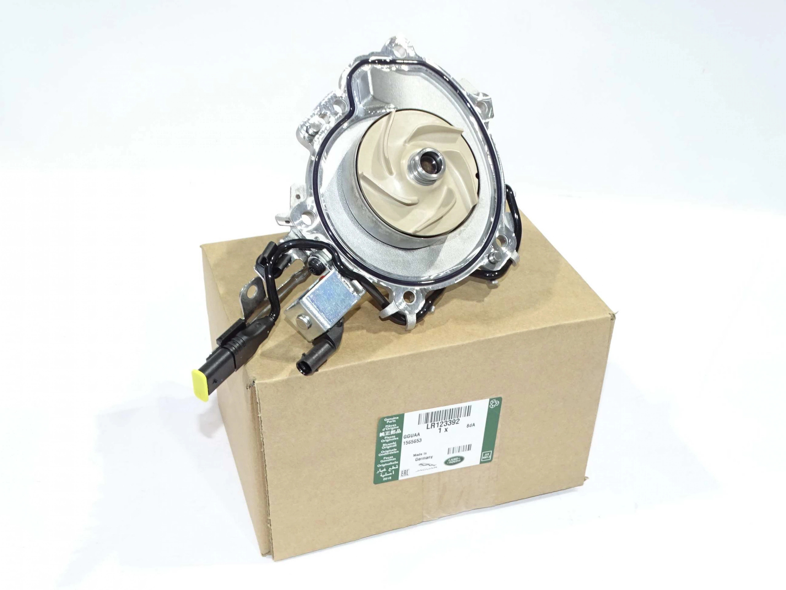 Pompa wody 2 0 benzyna JAGUAR XE XF F TYPE F PACE Weight with packaging 1 kg