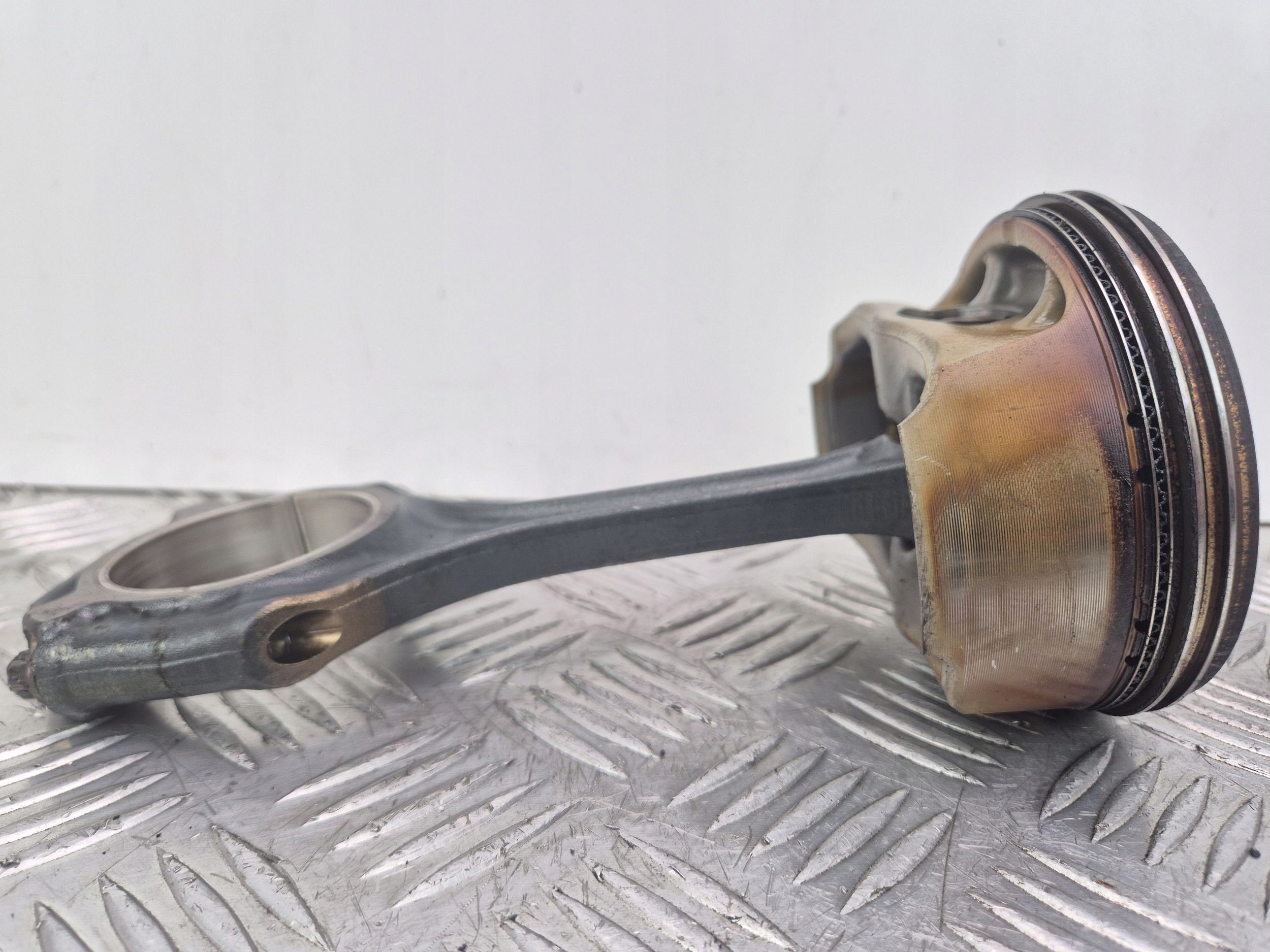 Piston avec bielle Mercedes E500 W212 098106 273.970