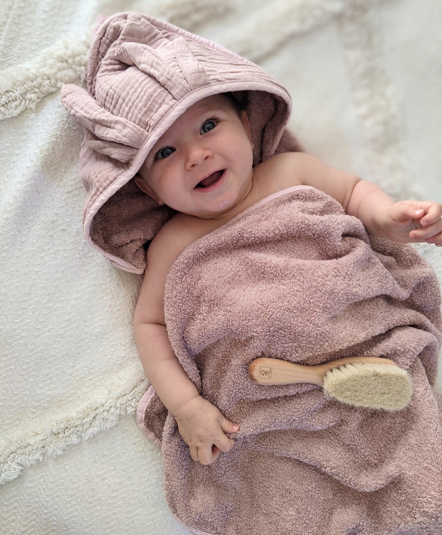 RĘCZNIK KĄPIELOWY DLA NIEMOWLĄT 100X100 BAMBUS RABBIT Marka Infantilo