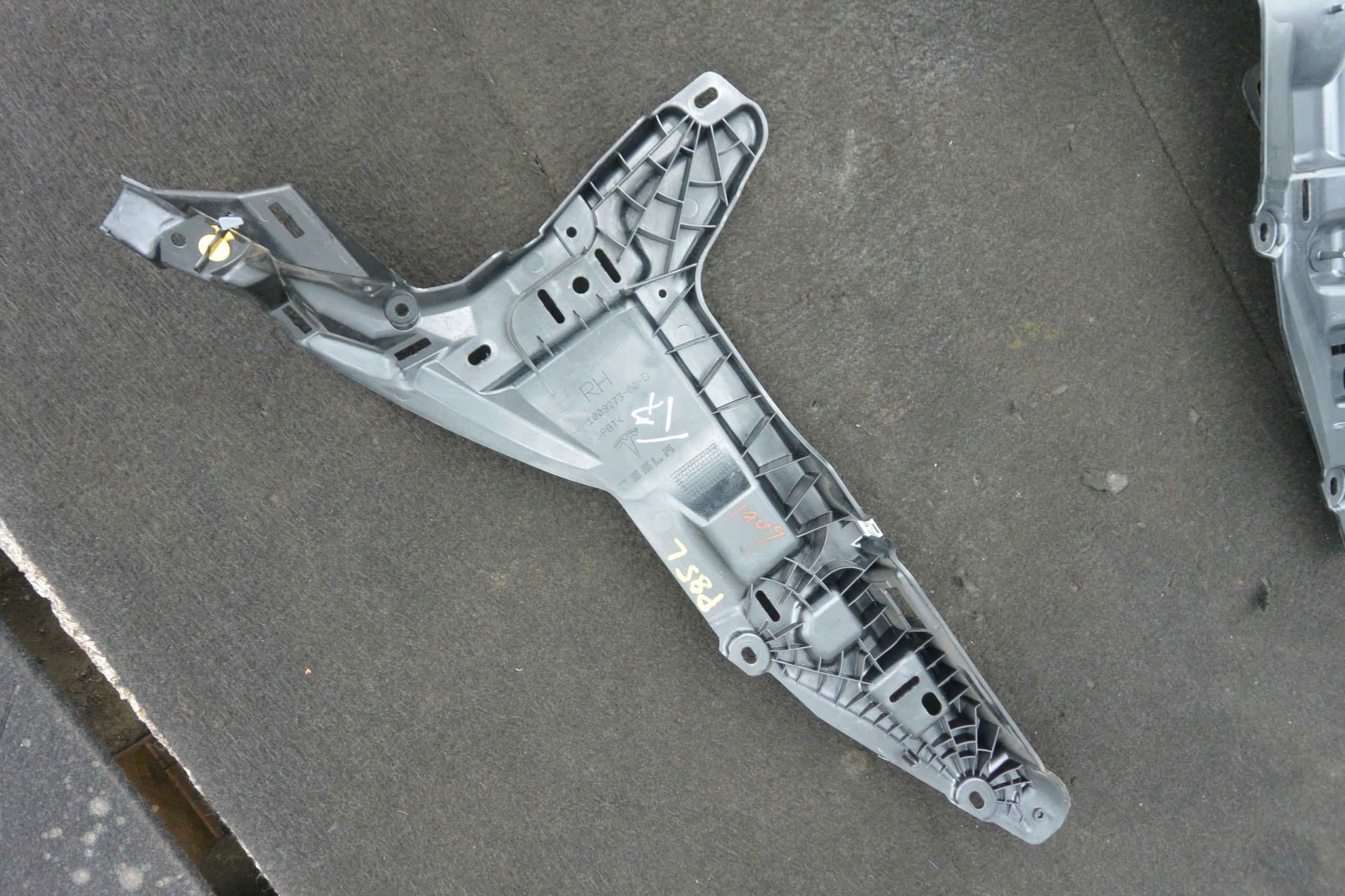 holder upholstery SLUPKA right left TESLA S