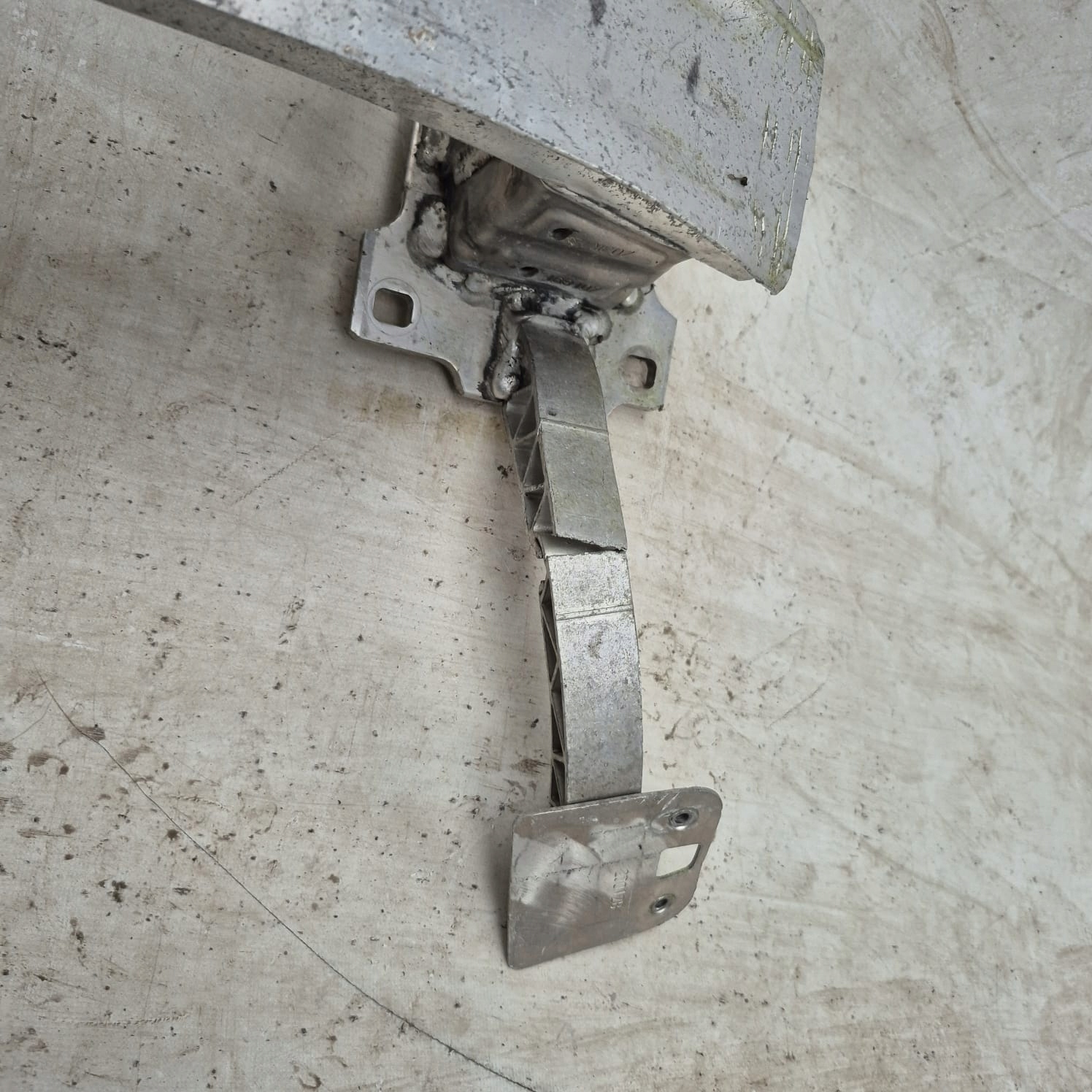 PEUGEOT 208 and 12- sider front front below front bumper 9672807980