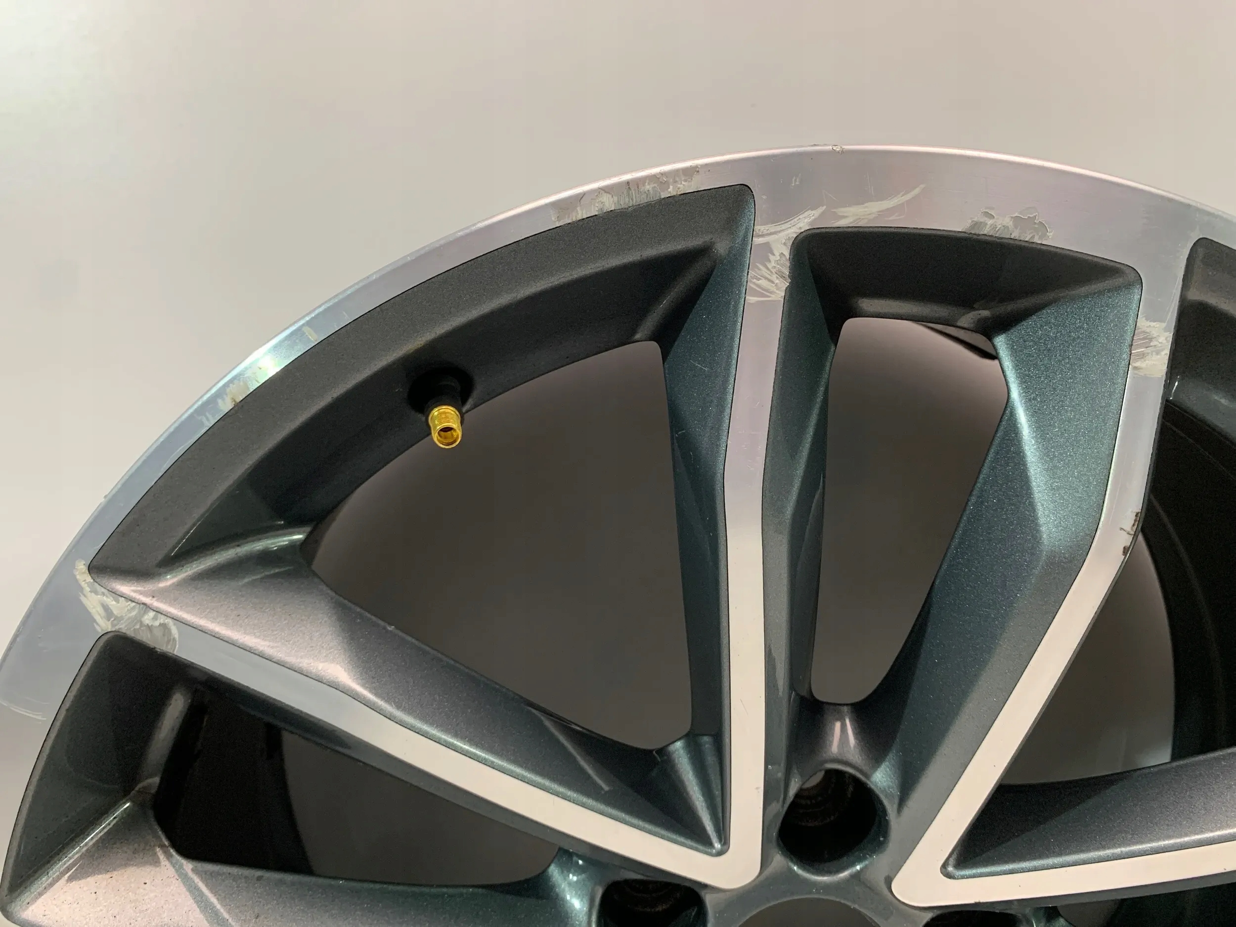 AUDI S5 A5 8W S4 A4 B9 FELGA ALUMINIOWA 8,5J R19 ET32 8W0601025DF Model A5