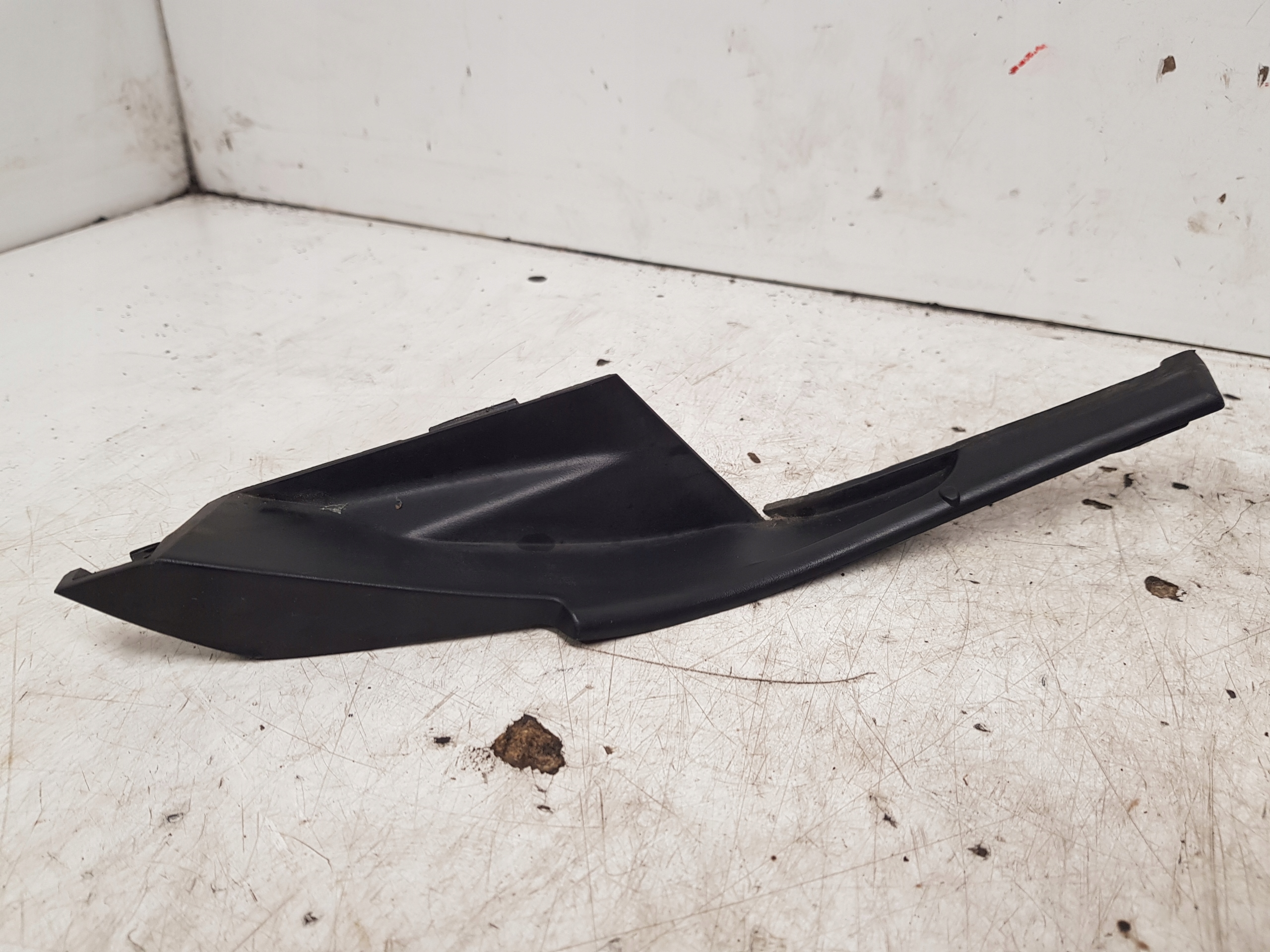 KIA RIO IV corner pipe end under the window left right 2017